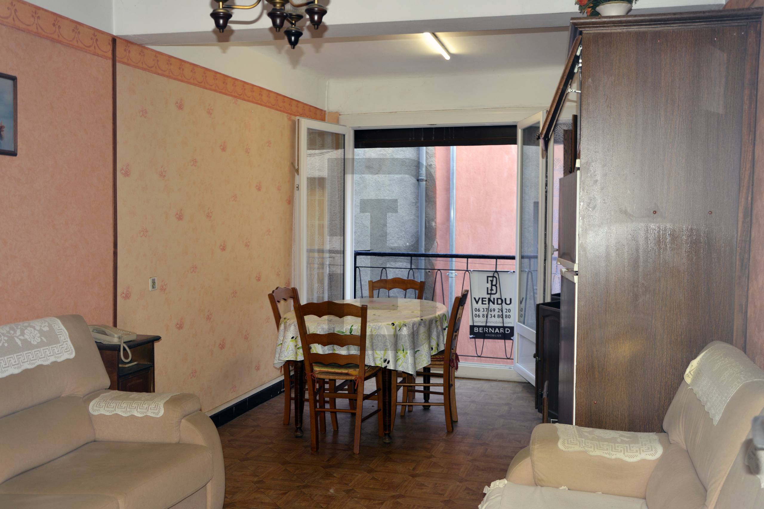 Maison composée de 2 chambres en vente à Quillan.