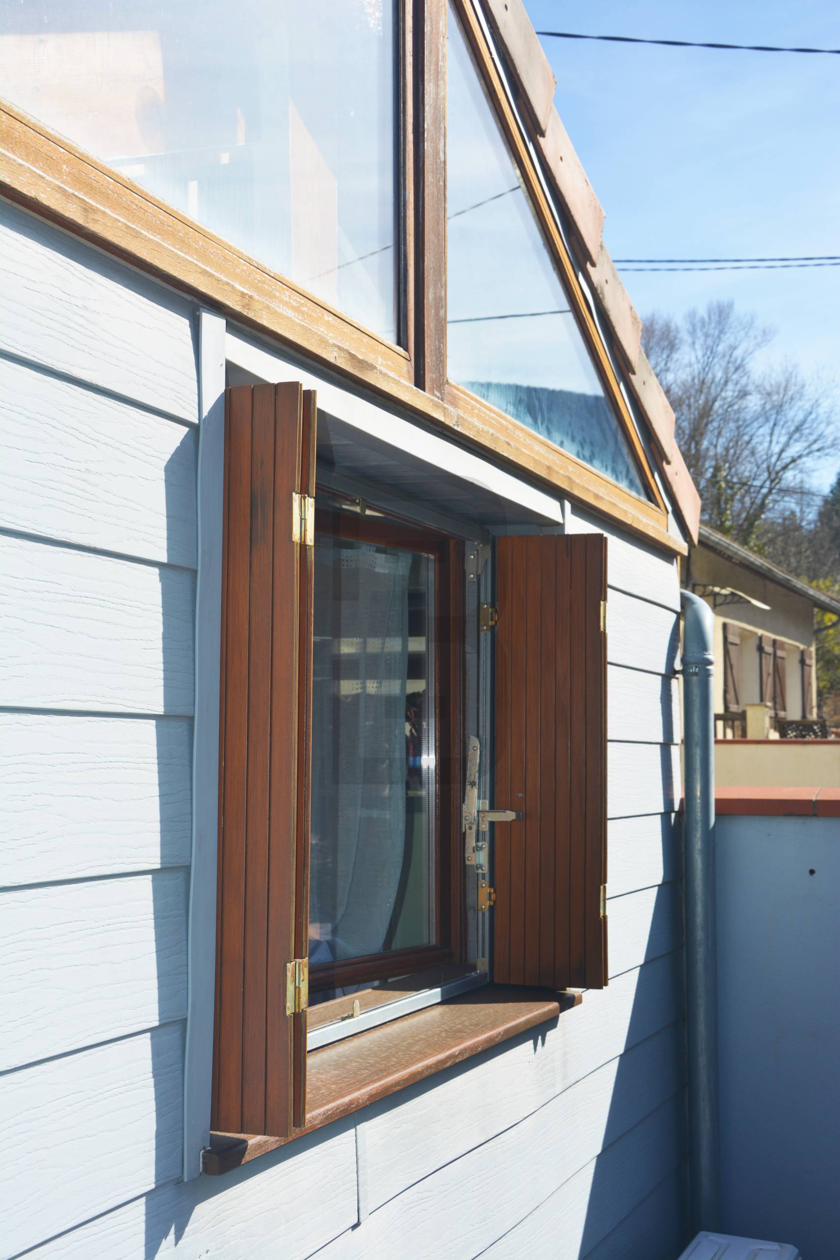 Ensemble immobilier à Quillan, composé de 2 logements (une maison avec un garage + un studio indépendant avec terrasse).