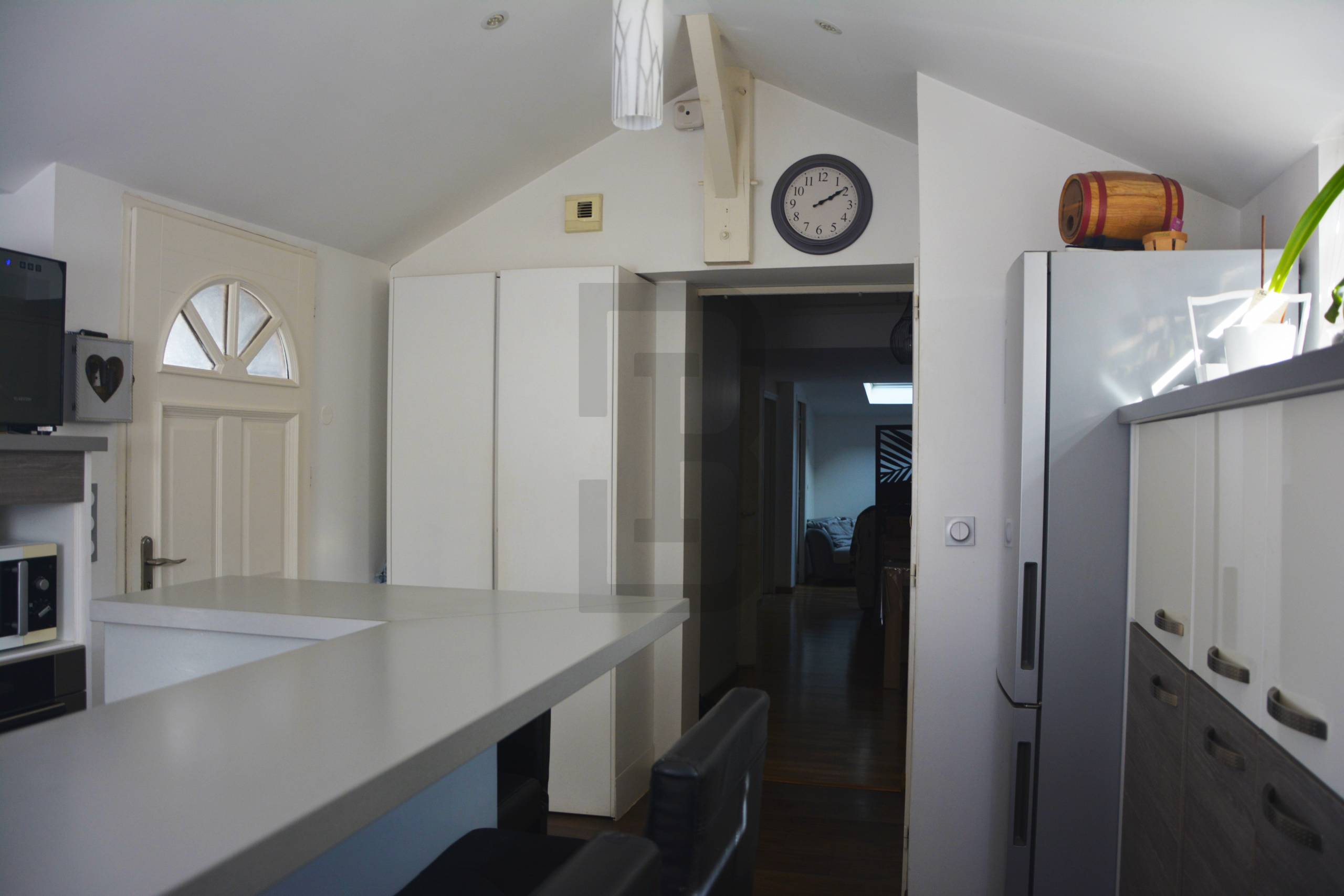 Ensemble immobilier à Quillan, composé de 2 logements (une maison avec un garage + un studio indépendant avec terrasse).