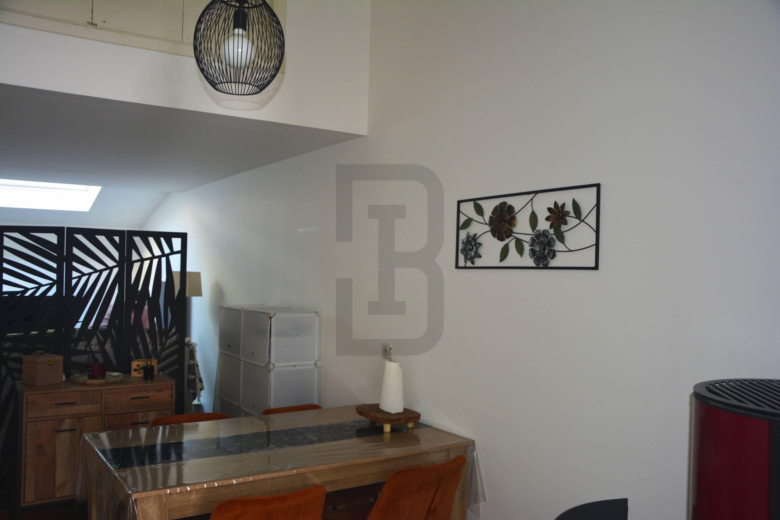 Ensemble immobilier à Quillan, composé de 2 logements (une maison avec un garage + un studio indépendant avec terrasse).