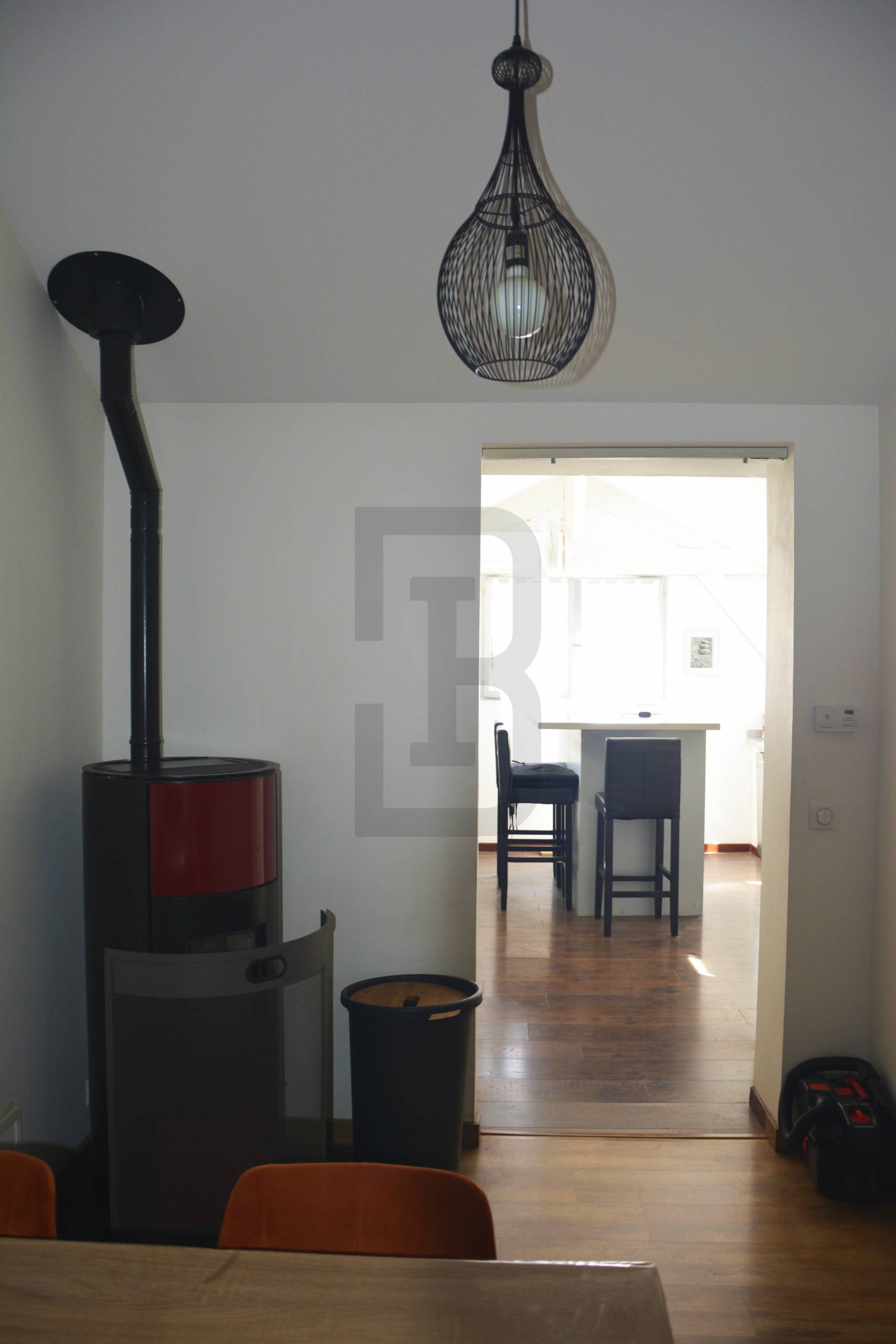 Ensemble immobilier à Quillan, composé de 2 logements (une maison avec un garage + un studio indépendant avec terrasse).