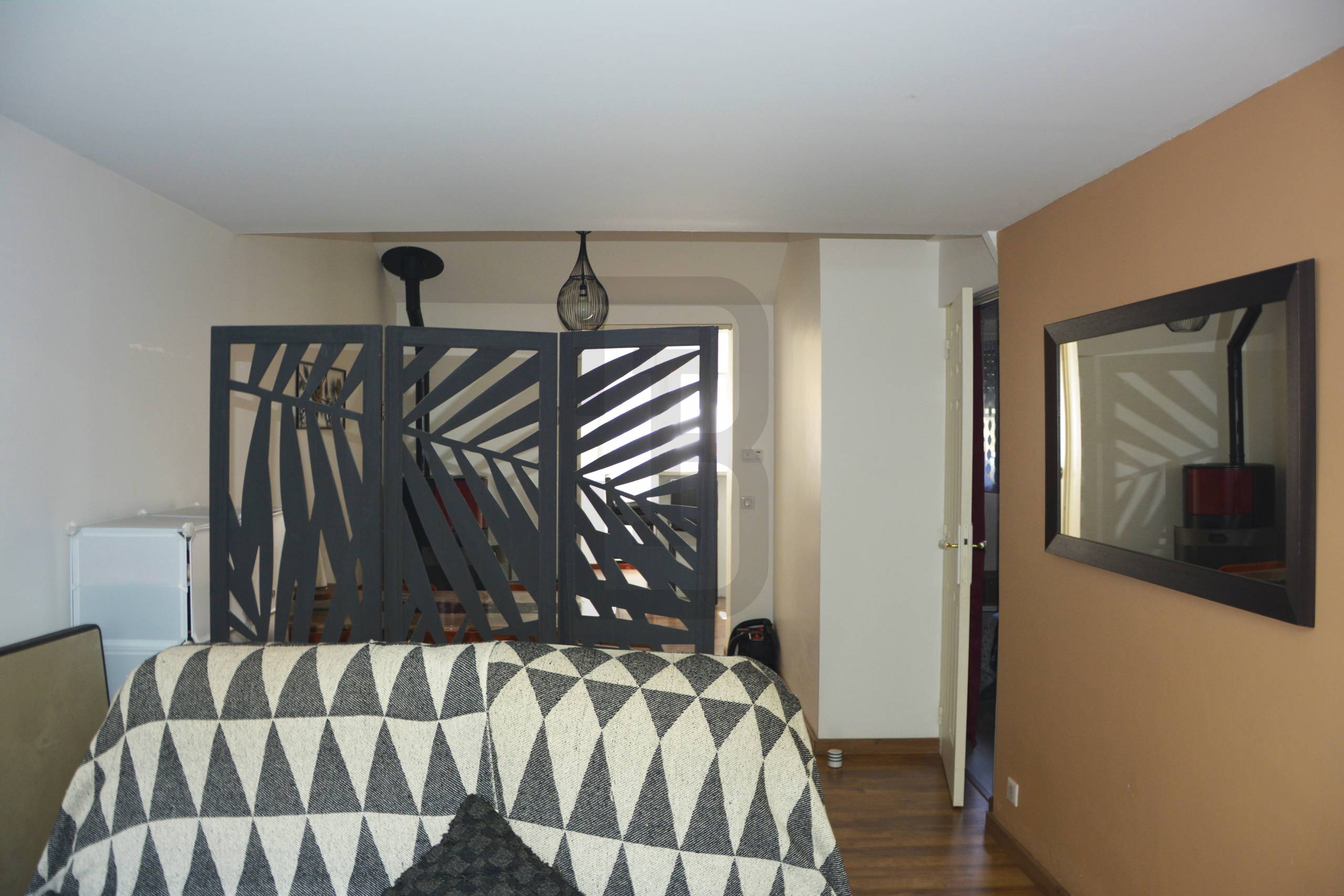 Ensemble immobilier à Quillan, composé de 2 logements (une maison avec un garage + un studio indépendant avec terrasse).