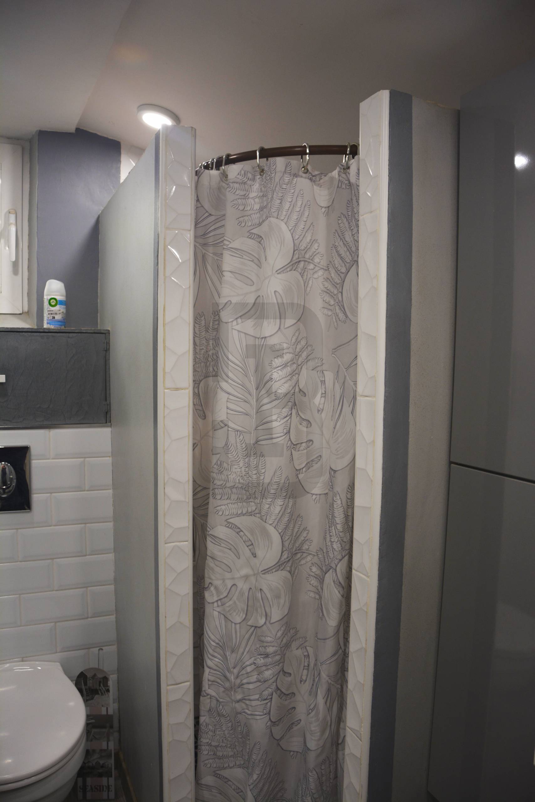 Ensemble immobilier à Quillan, composé de 2 logements (une maison avec un garage + un studio indépendant avec terrasse).