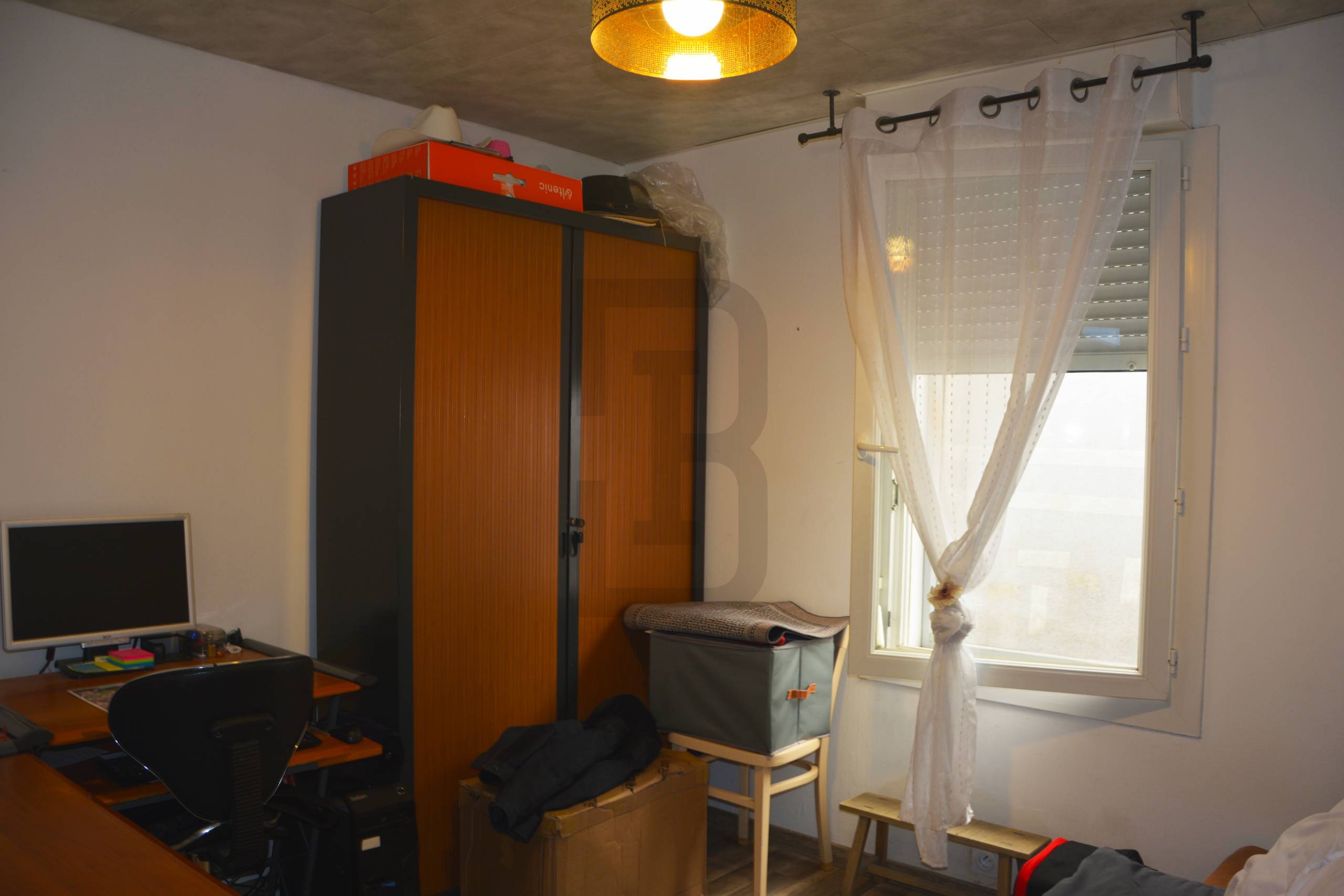 Ensemble immobilier à Quillan, composé de 2 logements (une maison avec un garage + un studio indépendant avec terrasse).