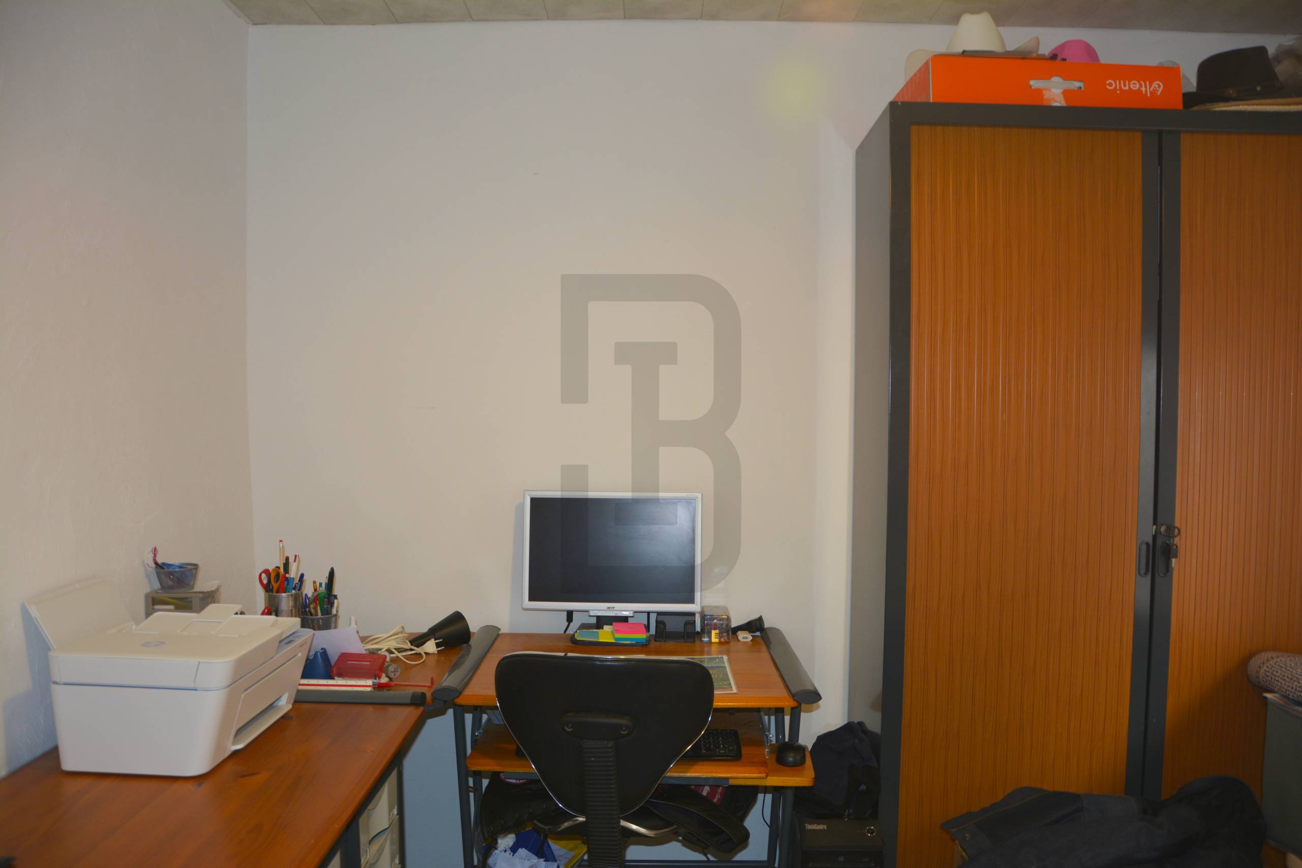 Ensemble immobilier à Quillan, composé de 2 logements (une maison avec un garage + un studio indépendant avec terrasse).