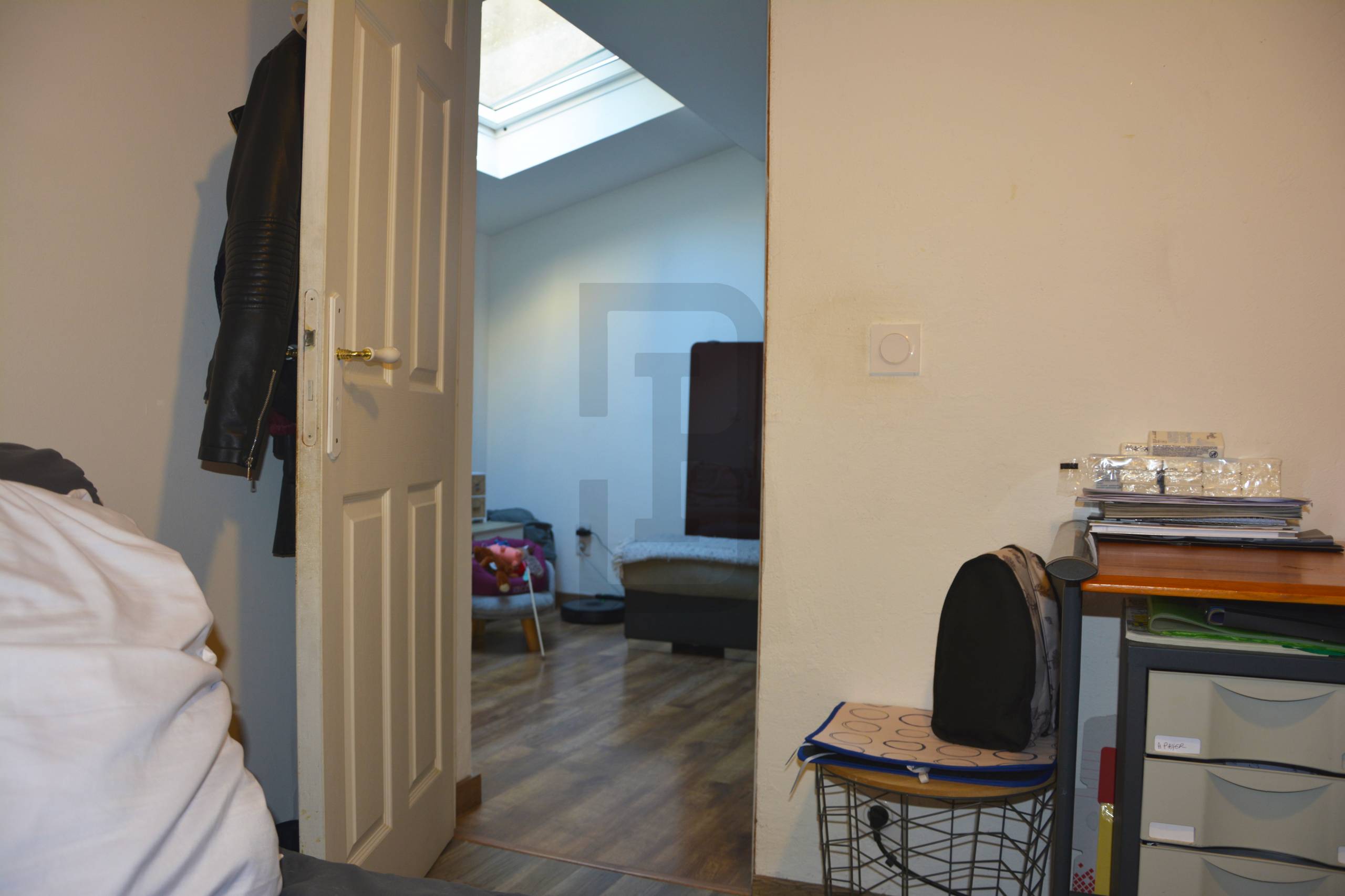 Ensemble immobilier à Quillan, composé de 2 logements (une maison avec un garage + un studio indépendant avec terrasse).