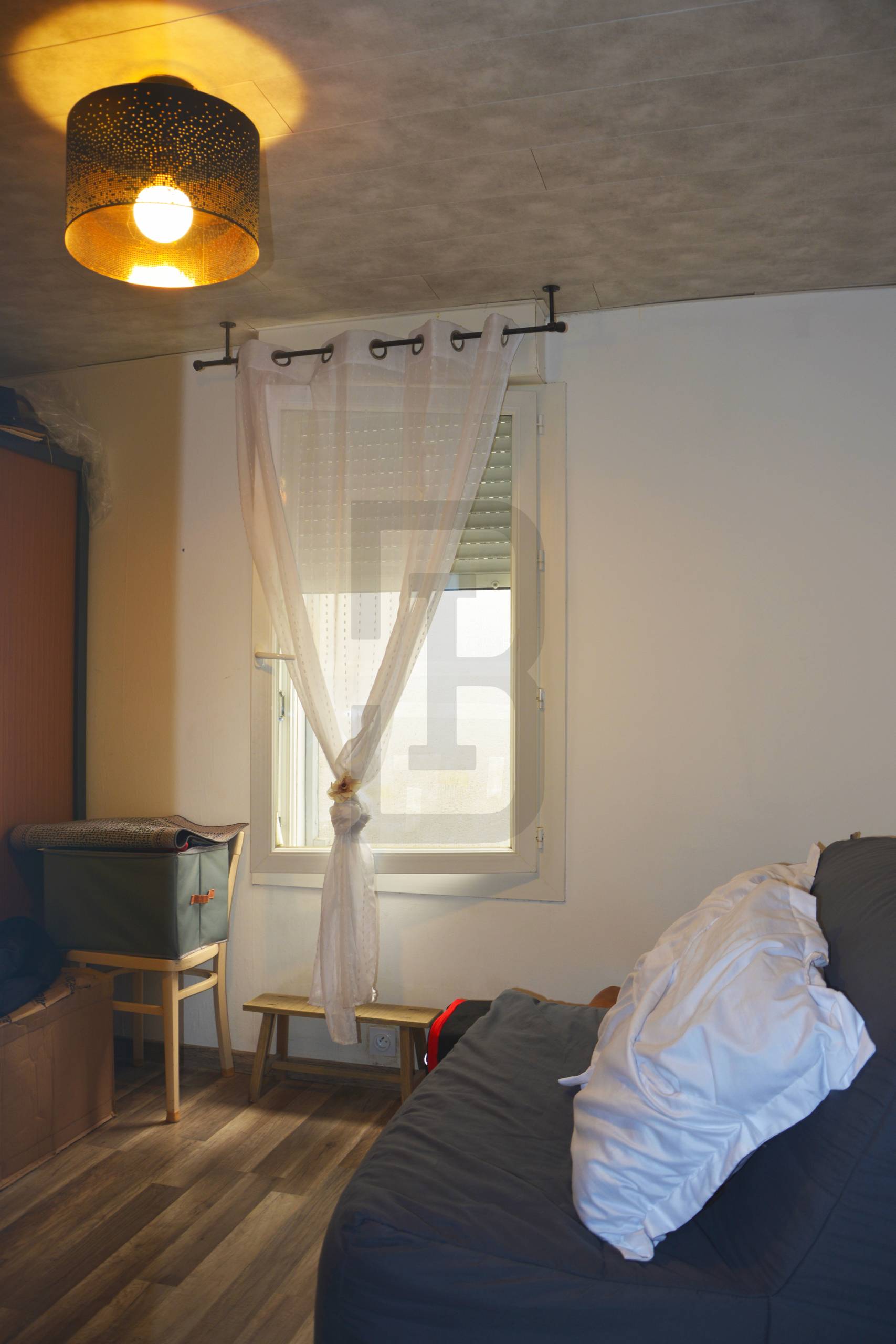 Ensemble immobilier à Quillan, composé de 2 logements (une maison avec un garage + un studio indépendant avec terrasse).