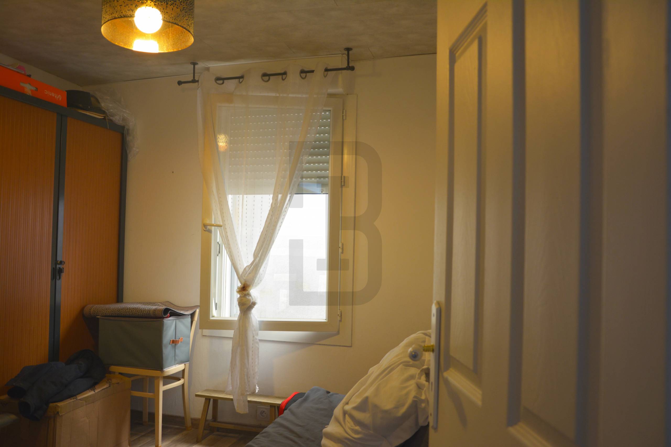 Ensemble immobilier à Quillan, composé de 2 logements (une maison avec un garage + un studio indépendant avec terrasse).