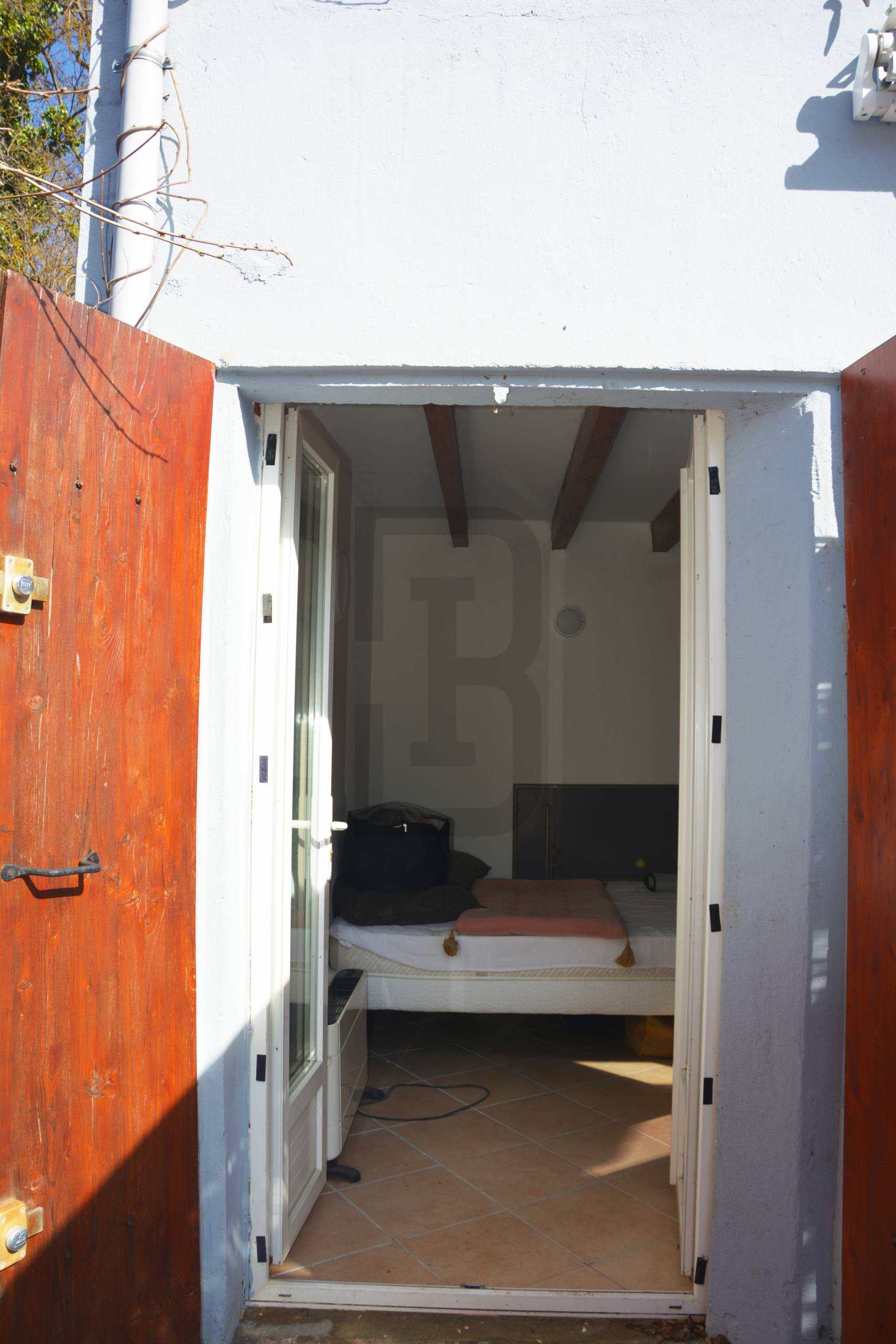 Ensemble immobilier à Quillan, composé de 2 logements (une maison avec un garage + un studio indépendant avec terrasse).