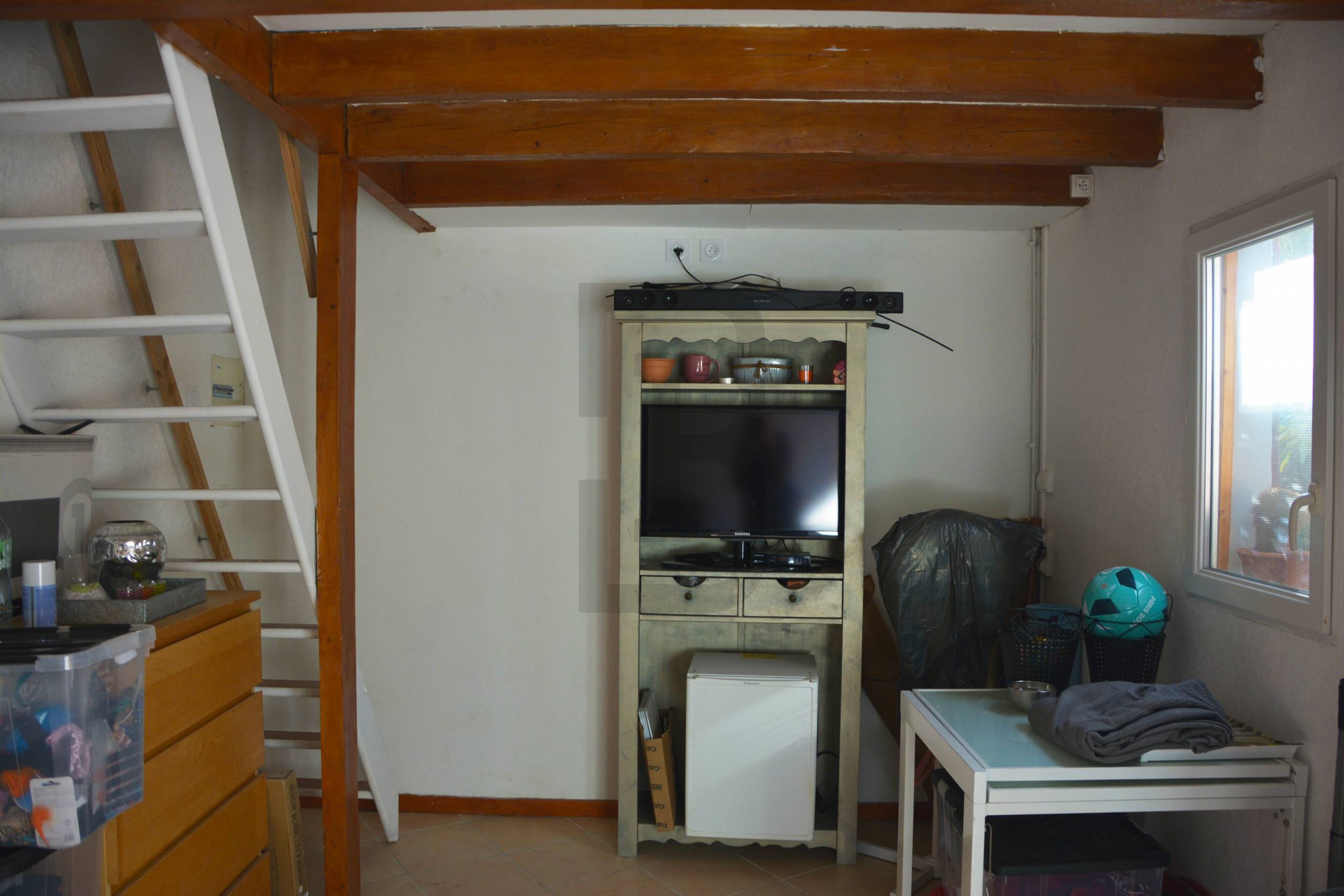 Ensemble immobilier à Quillan, composé de 2 logements (une maison avec un garage + un studio indépendant avec terrasse).