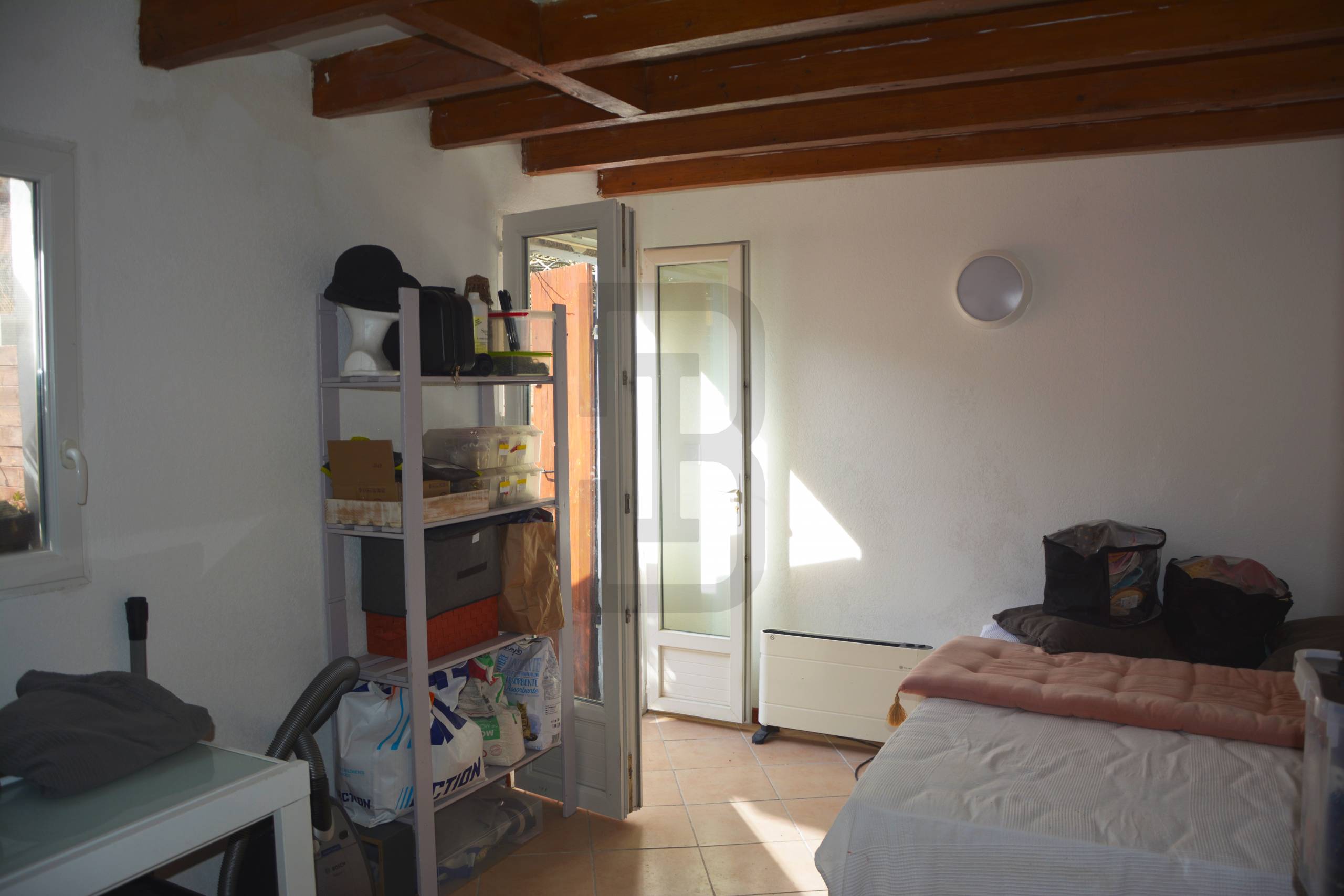 Ensemble immobilier à Quillan, composé de 2 logements (une maison avec un garage + un studio indépendant avec terrasse).