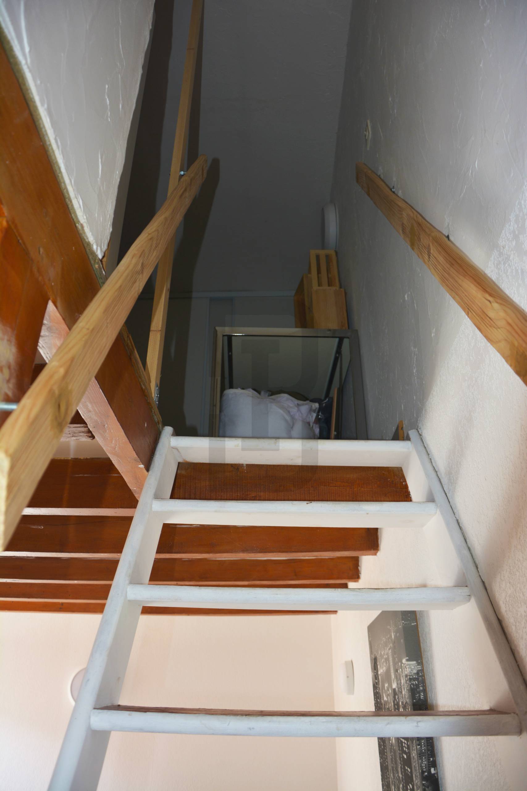 Ensemble immobilier à Quillan, composé de 2 logements (une maison avec un garage + un studio indépendant avec terrasse).