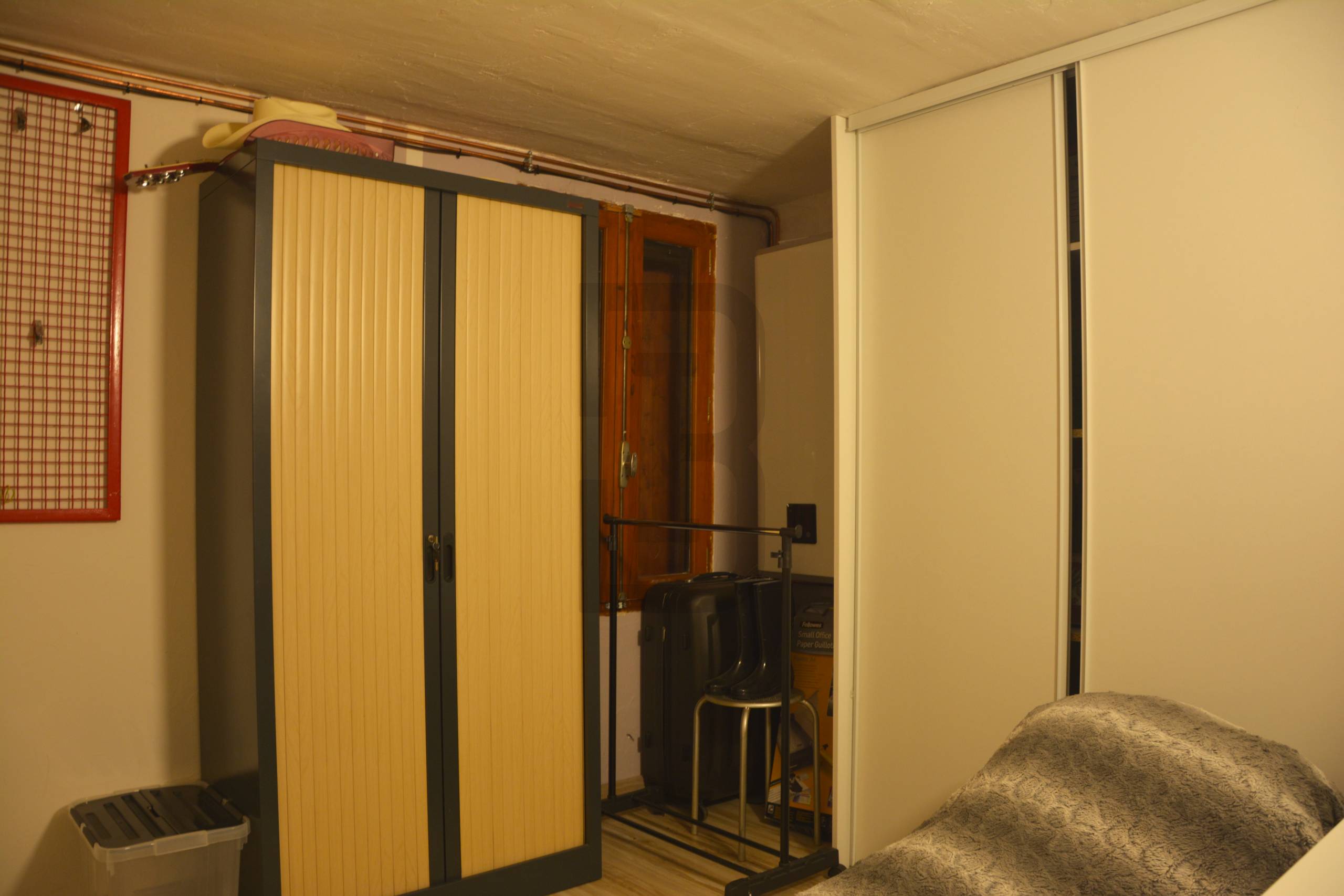 Ensemble immobilier à Quillan, composé de 2 logements (une maison avec un garage + un studio indépendant avec terrasse).