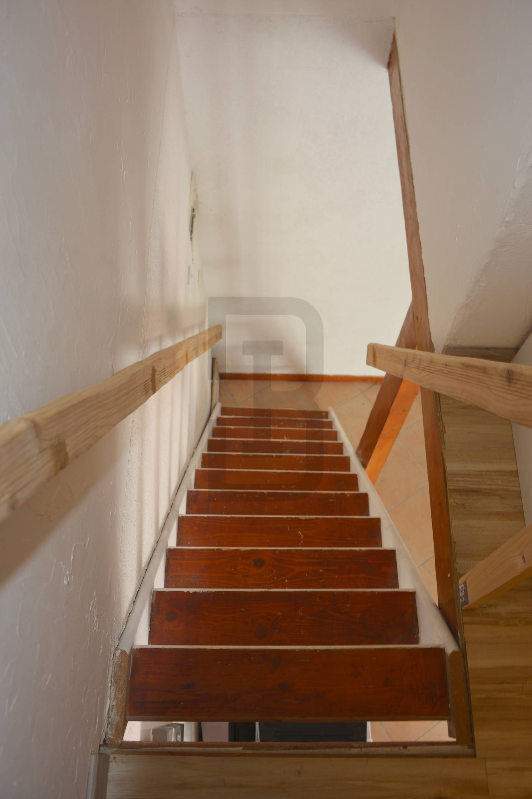 Ensemble immobilier à Quillan, composé de 2 logements (une maison avec un garage + un studio indépendant avec terrasse).