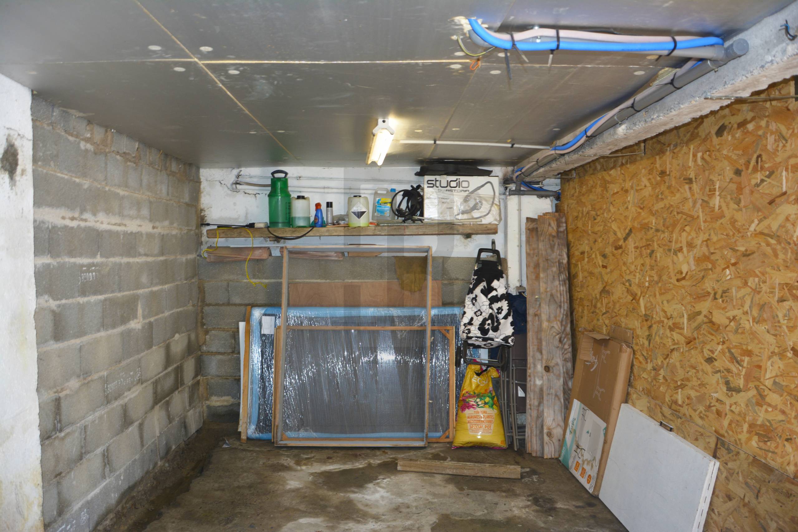 Ensemble immobilier à Quillan, composé de 2 logements (une maison avec un garage + un studio indépendant avec terrasse).