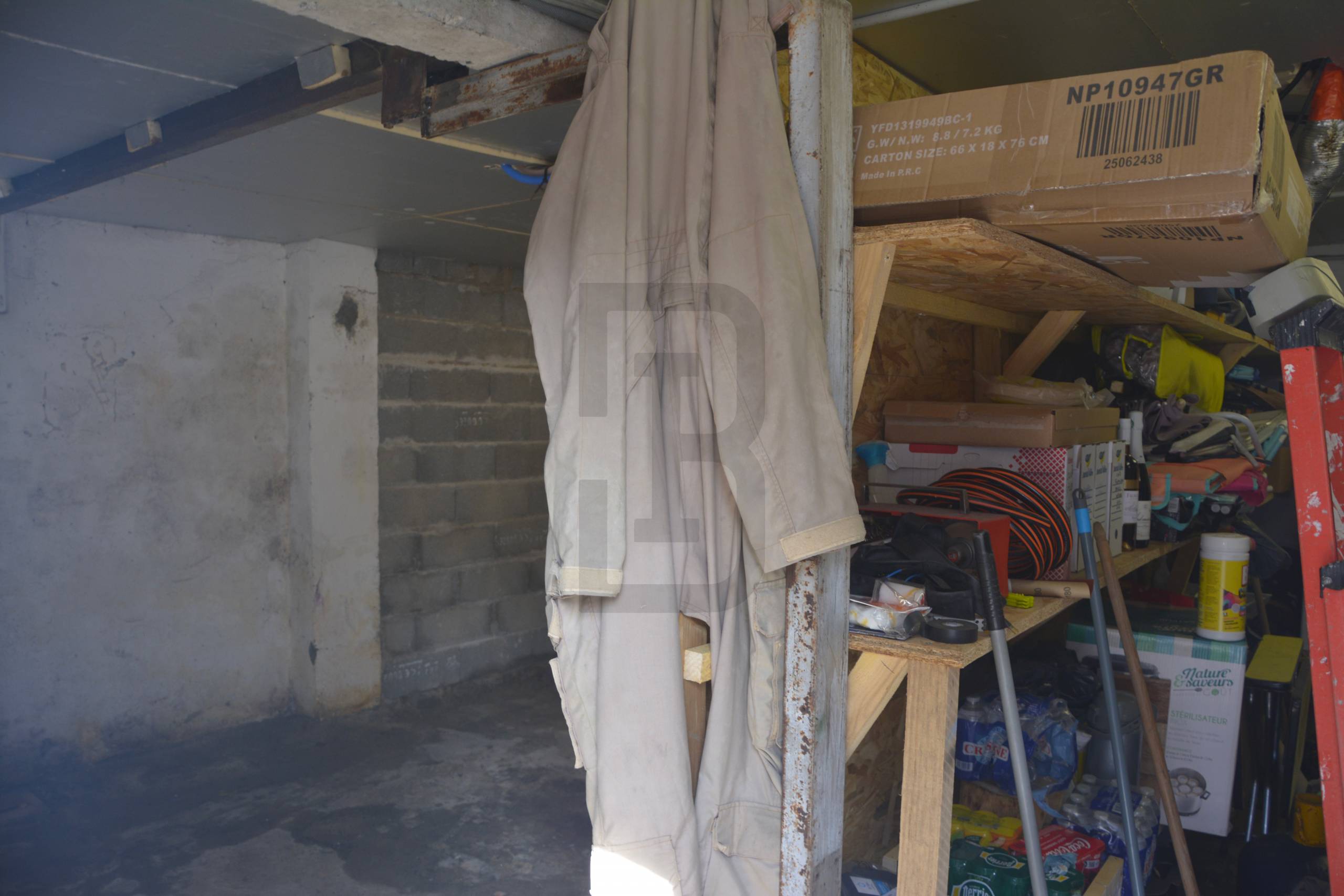 Ensemble immobilier à Quillan, composé de 2 logements (une maison avec un garage + un studio indépendant avec terrasse).