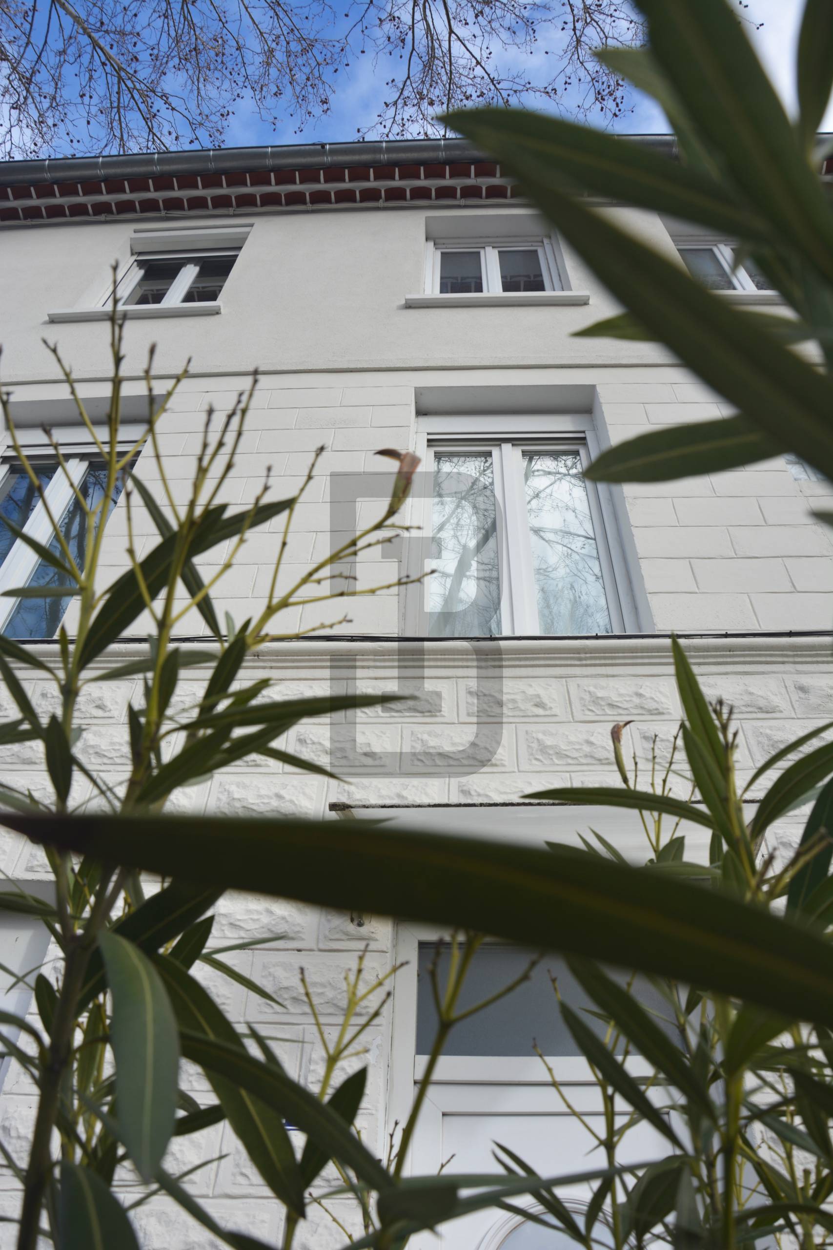 Vente d'une maison de 6 chambres à Quillan, par l'agence Bernard Immobilier.