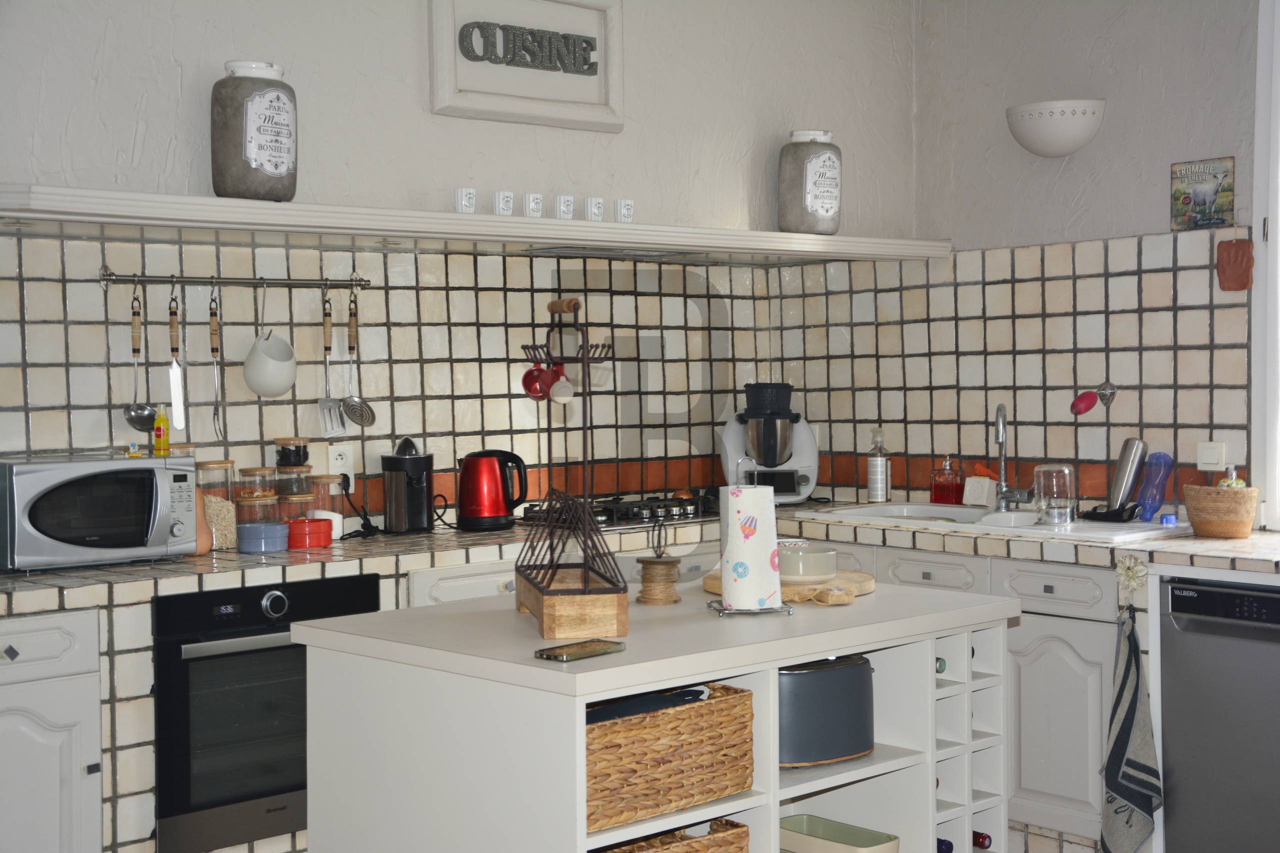 Vente d'une maison de 6 chambres à Quillan, par l'agence Bernard Immobilier.