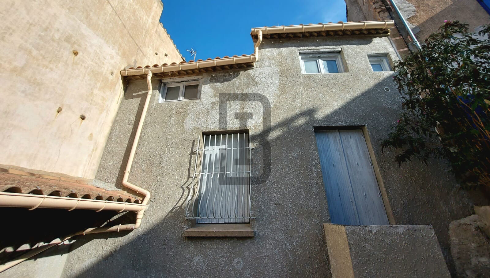 Découvrez cette maison de 108 m2 de plain-pied et composée de 3 pièces de 108 m2.