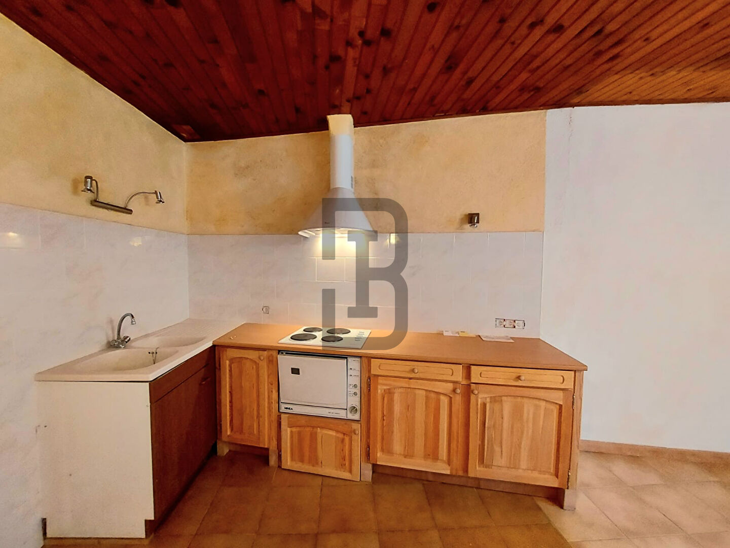 Découvrez cette maison de 108 m2 de plain-pied et composée de 3 pièces de 108 m2.