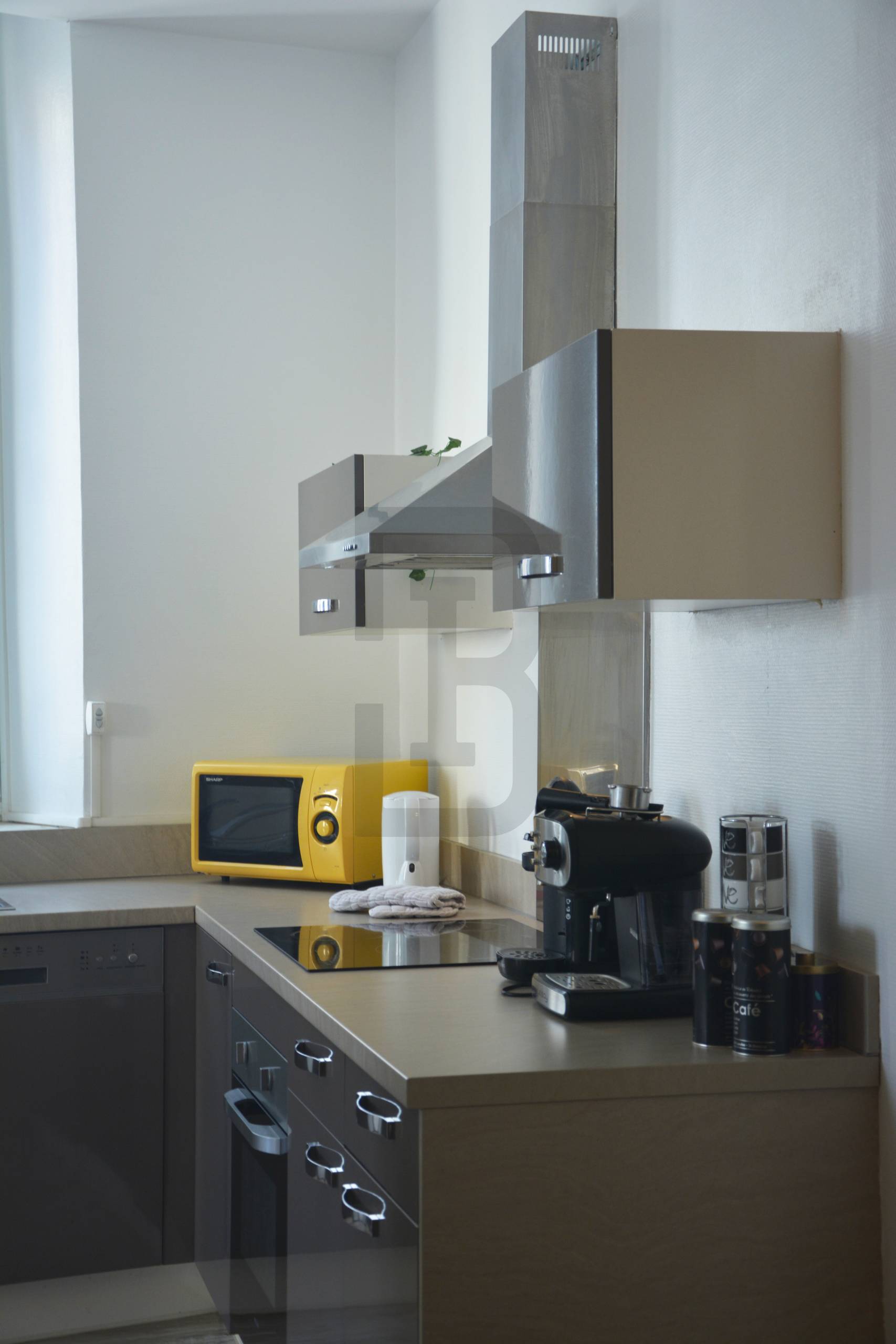 Appartement lumineux au première étage composé de deux chambres au coeur du centre ville de LIMOUX.
