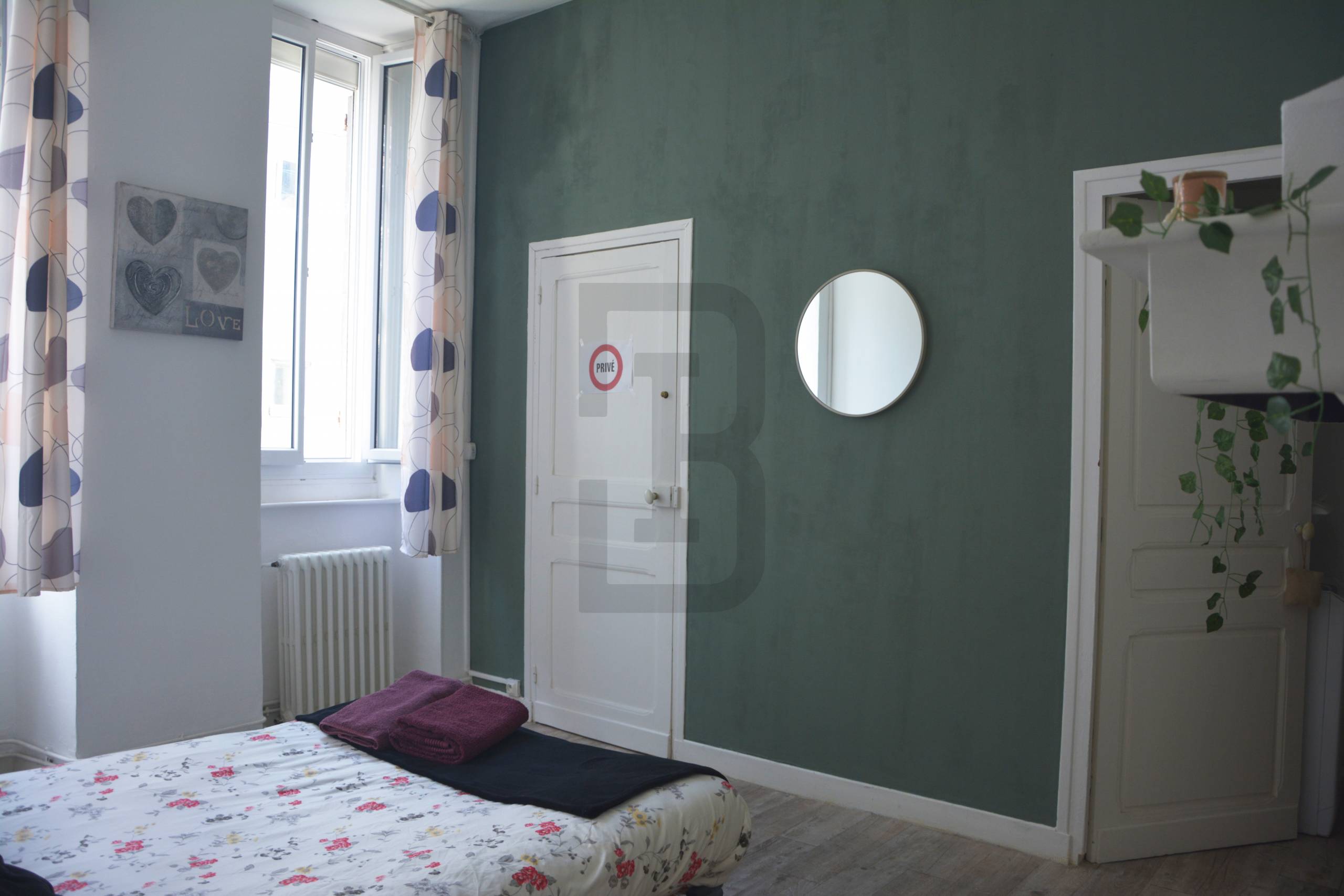 Appartement lumineux au première étage composé de deux chambres au coeur du centre ville de LIMOUX.