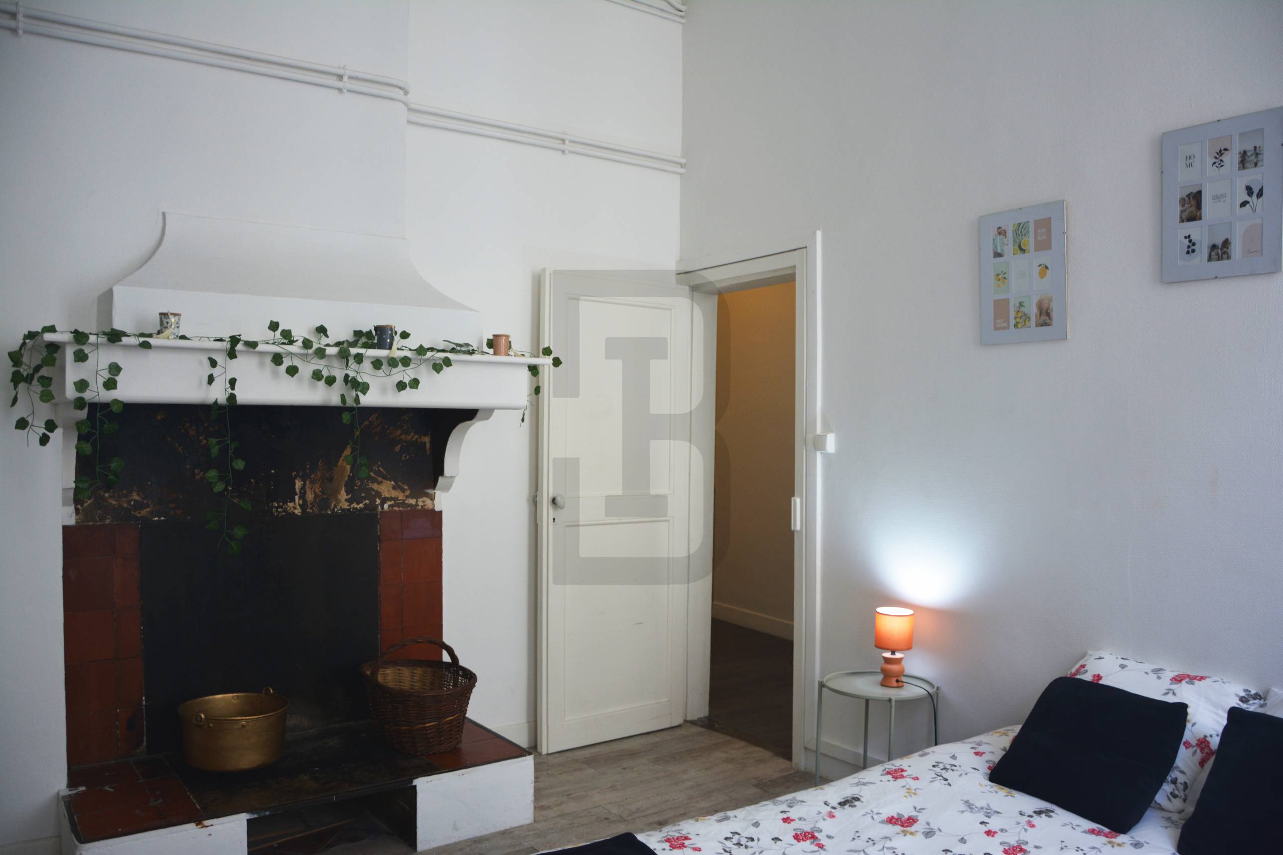 Appartement lumineux au première étage composé de deux chambres au coeur du centre ville de LIMOUX.