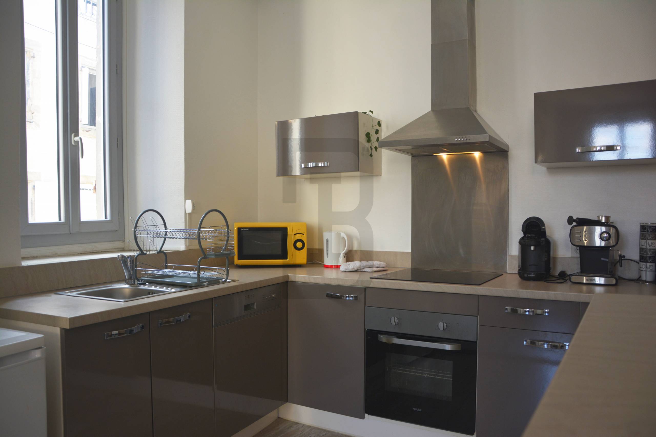 Appartement lumineux au première étage composé de deux chambres au coeur du centre ville de LIMOUX.