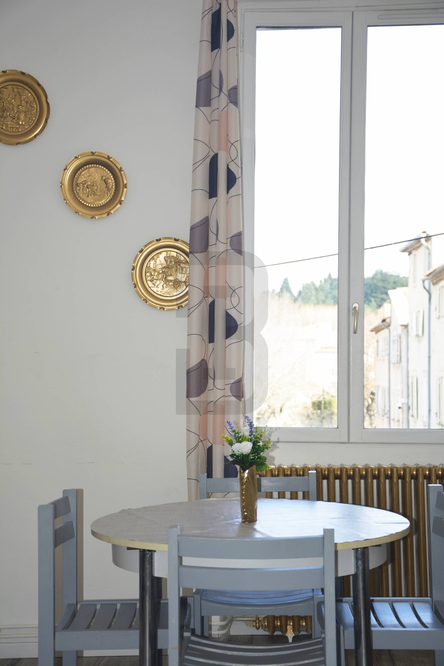 Appartement lumineux au première étage composé de deux chambres au coeur du centre ville de LIMOUX.