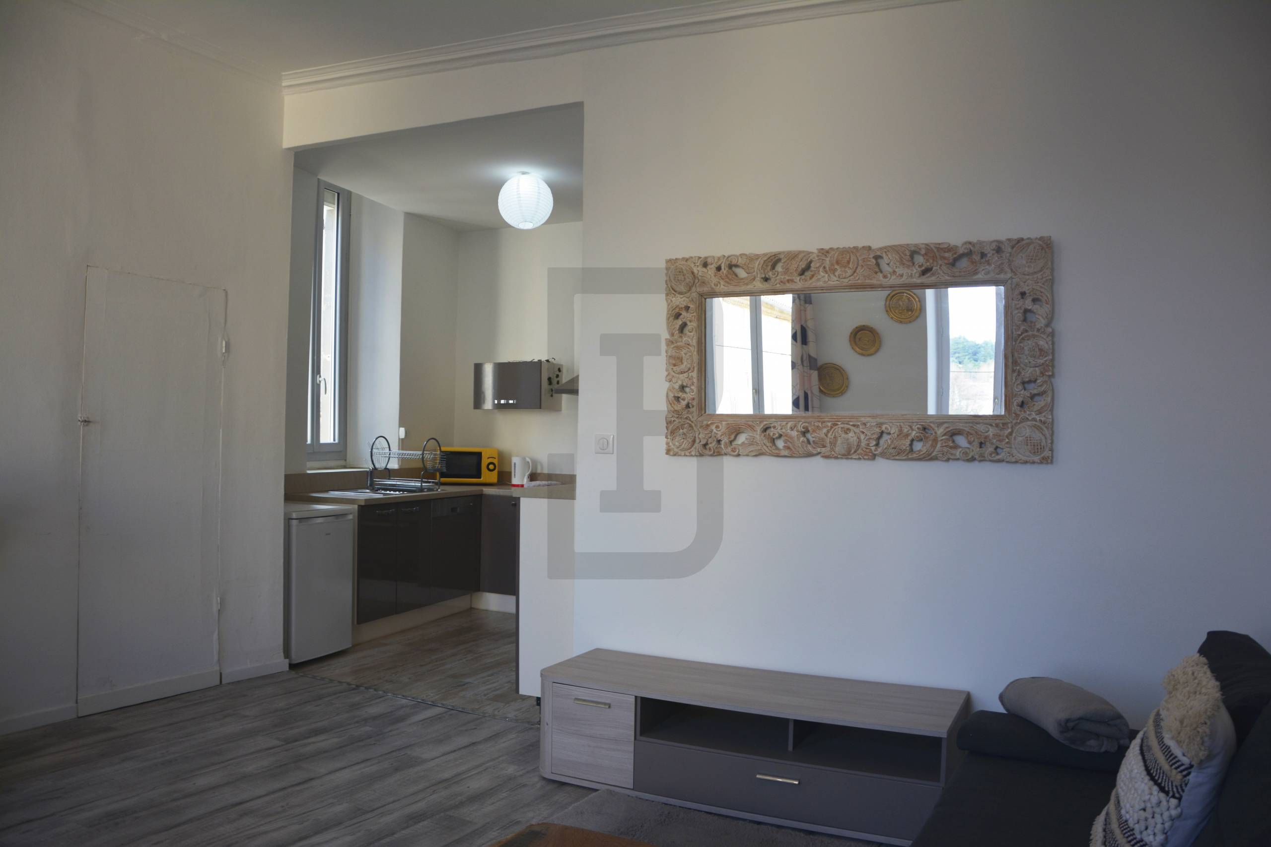 Appartement lumineux au première étage composé de deux chambres au coeur du centre ville de LIMOUX.