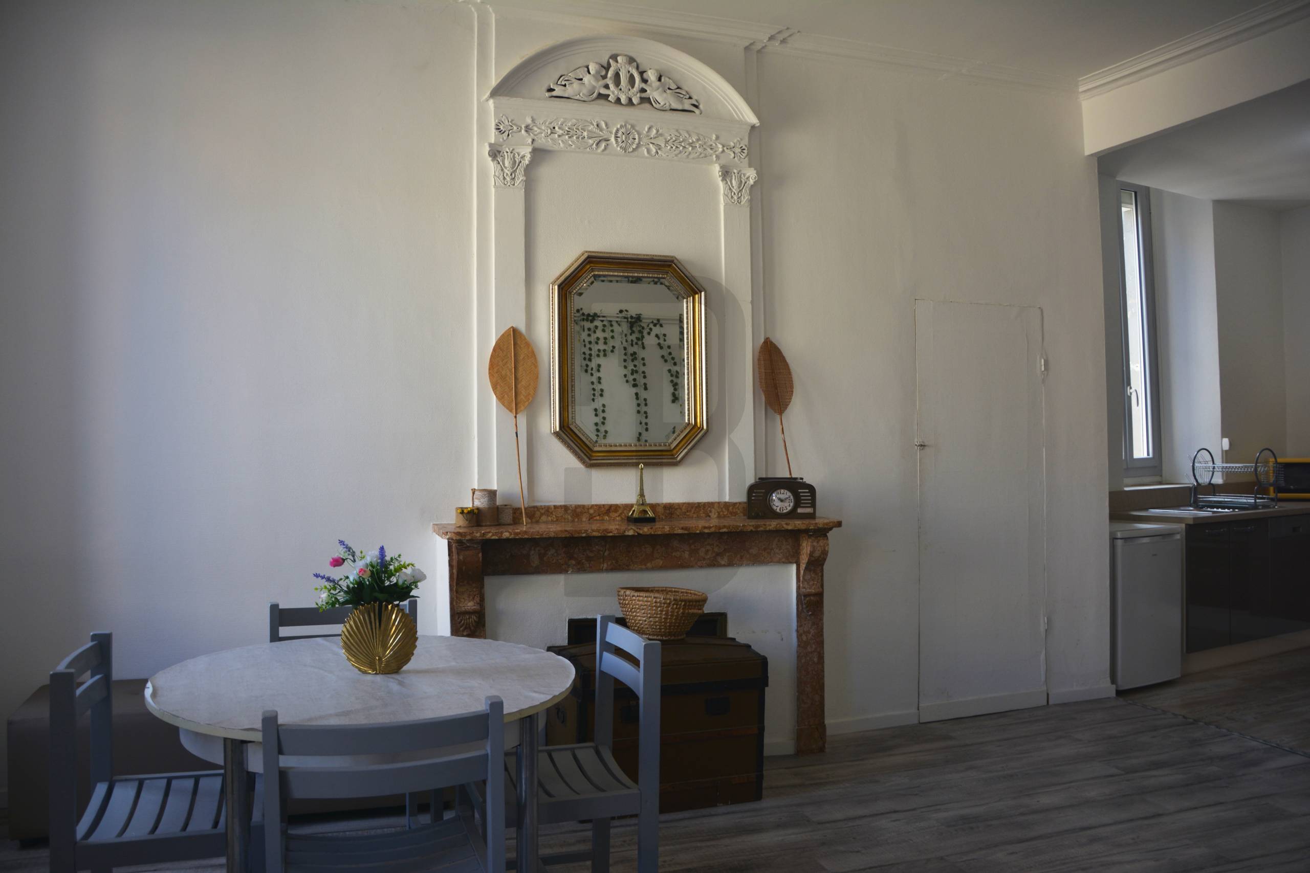 Appartement lumineux au première étage composé de deux chambres au coeur du centre ville de LIMOUX.