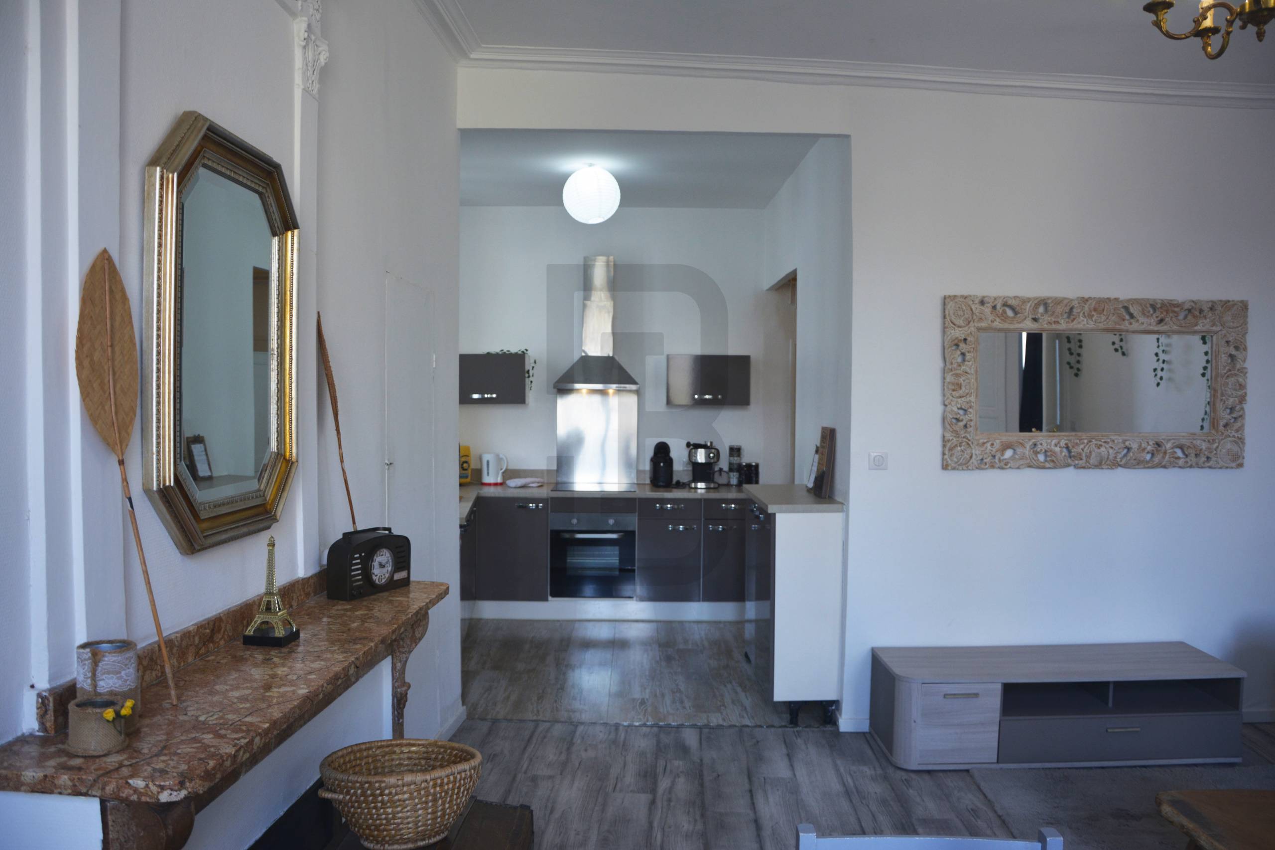 Appartement lumineux au première étage composé de deux chambres au coeur du centre ville de LIMOUX.