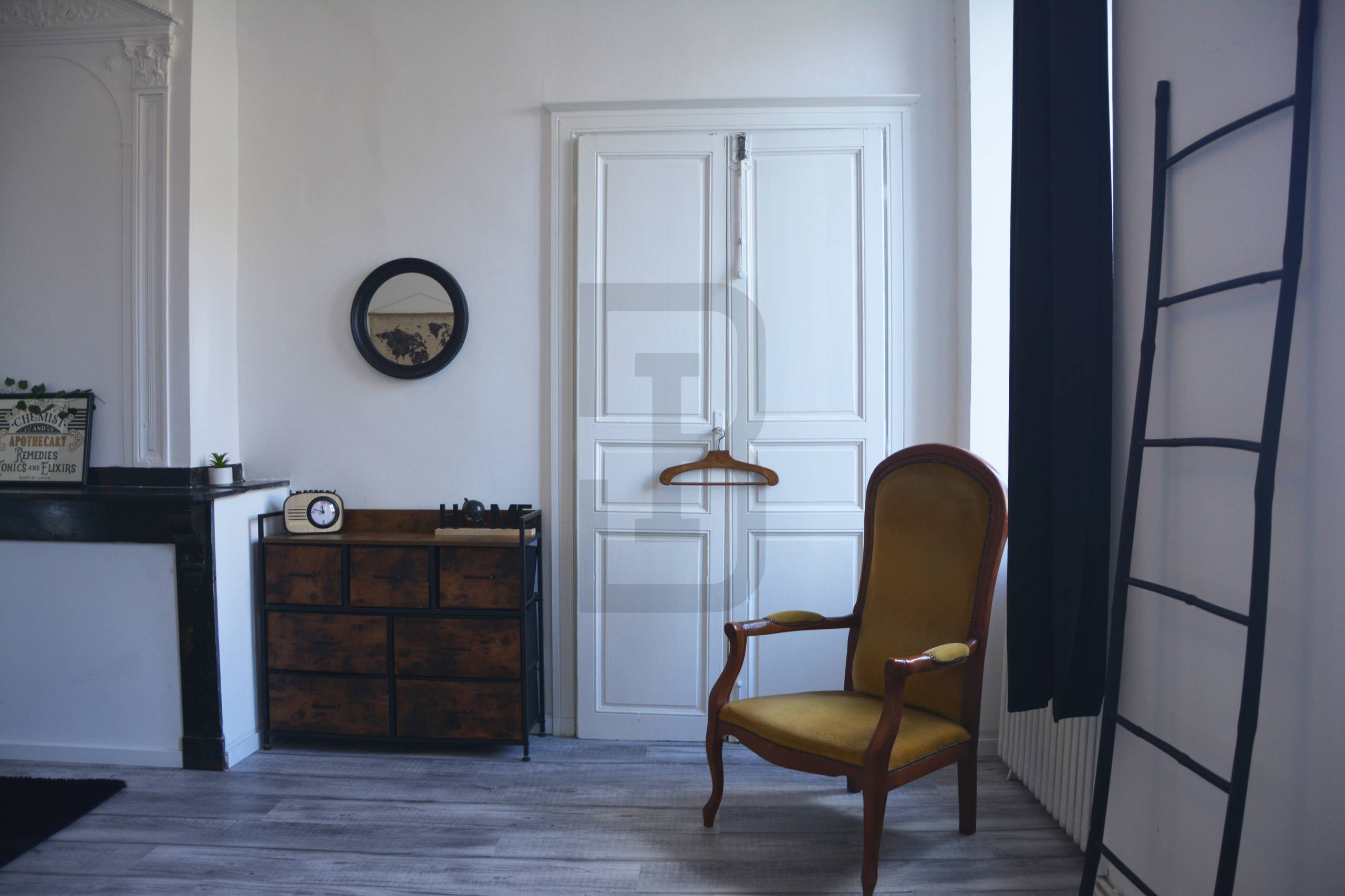 Appartement lumineux au première étage composé de deux chambres au coeur du centre ville de LIMOUX.