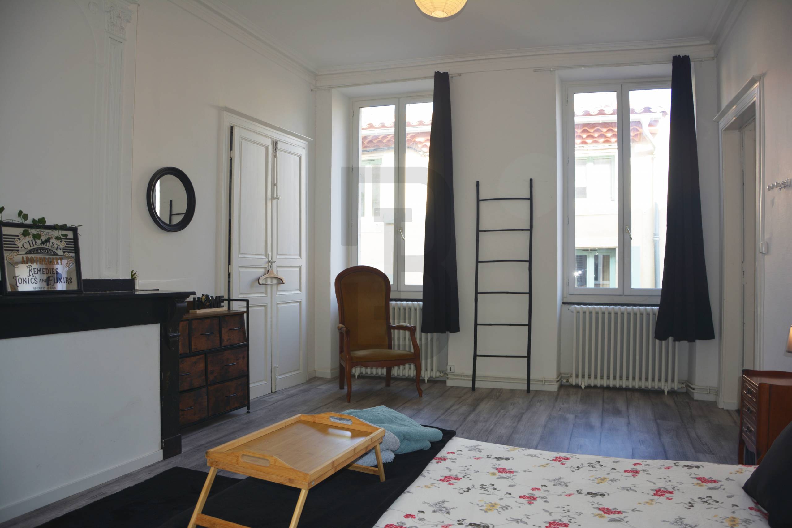 Appartement lumineux au première étage composé de deux chambres au coeur du centre ville de LIMOUX.