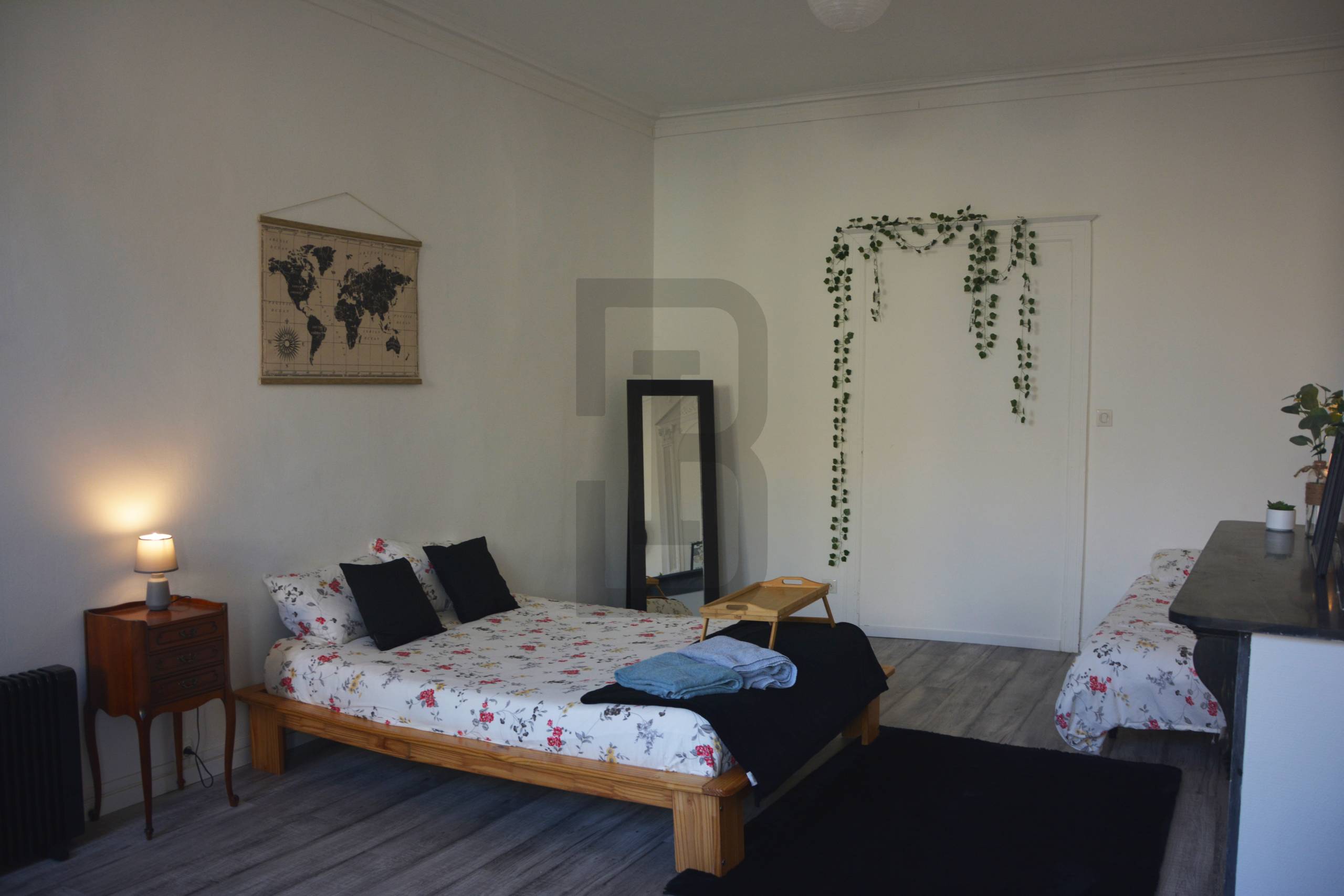 Appartement lumineux au première étage composé de deux chambres au coeur du centre ville de LIMOUX.