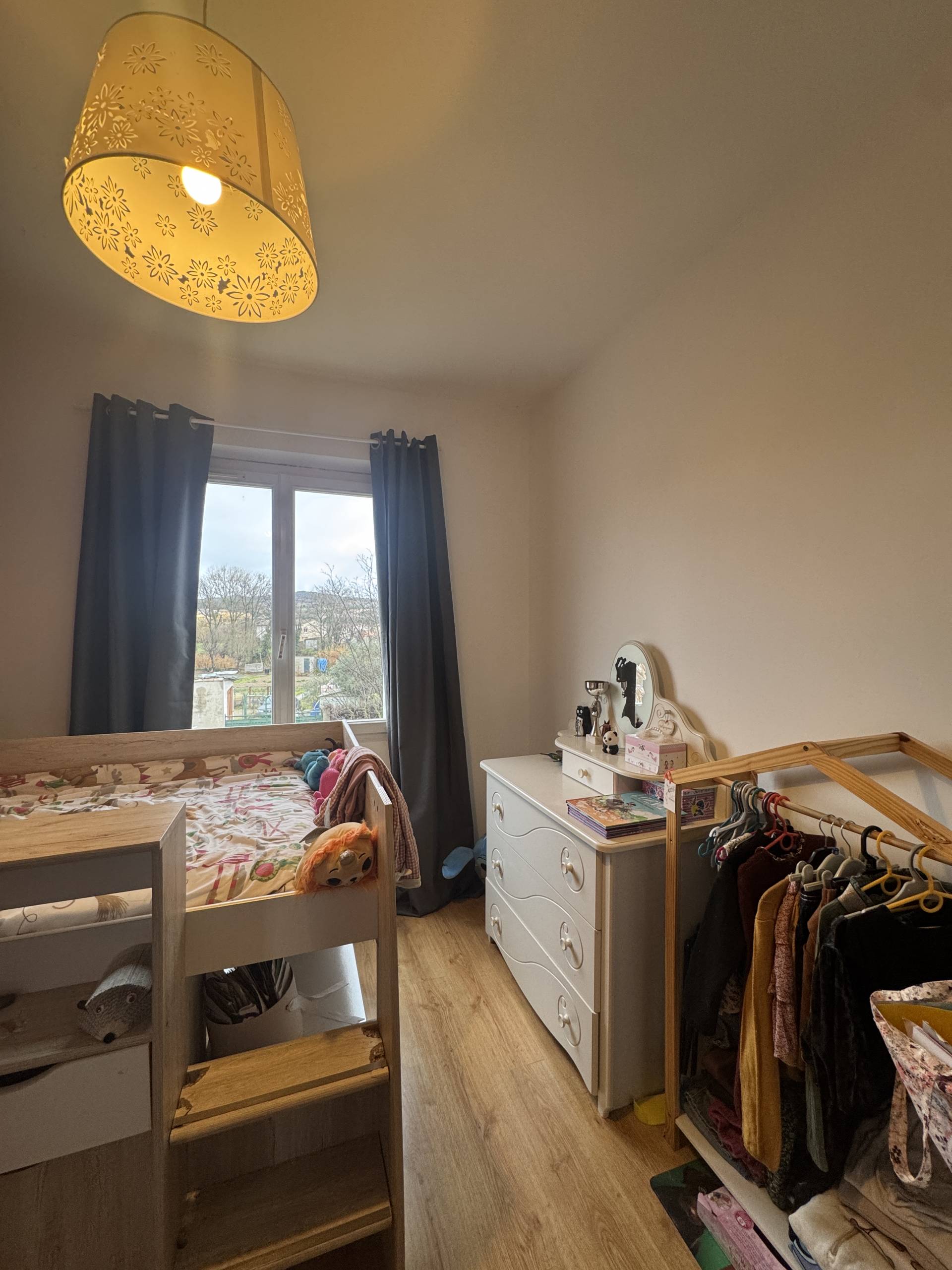 Maison avec appartement indépendant, situé à Limoux.