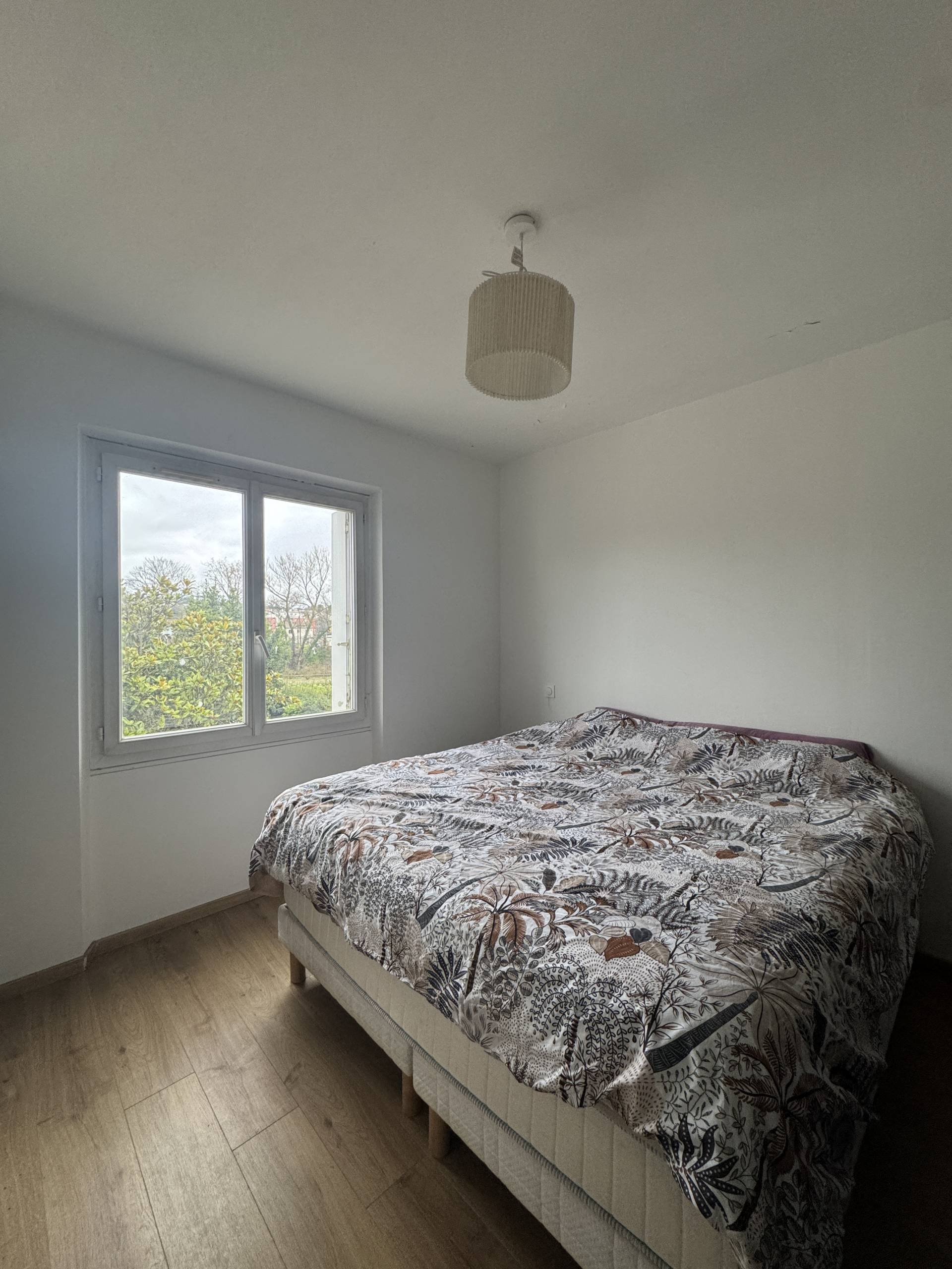 Maison avec appartement indépendant, situé à Limoux.