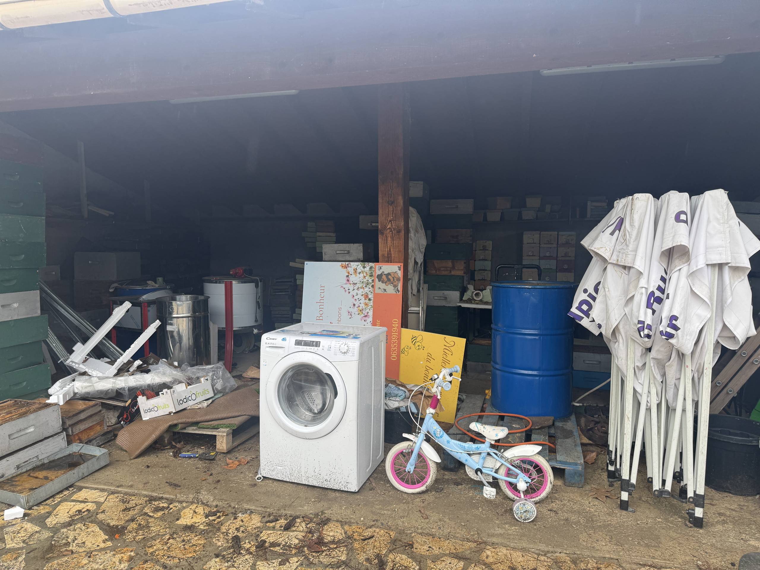 Maison avec appartement indépendant, situé à Limoux.