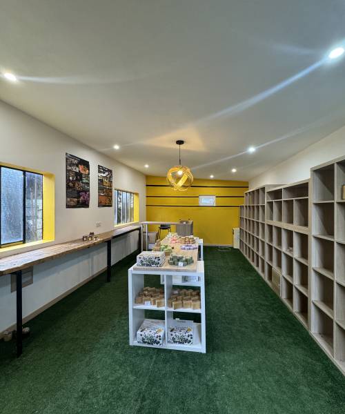 Maison avec appartement indépendant, situé à Limoux.