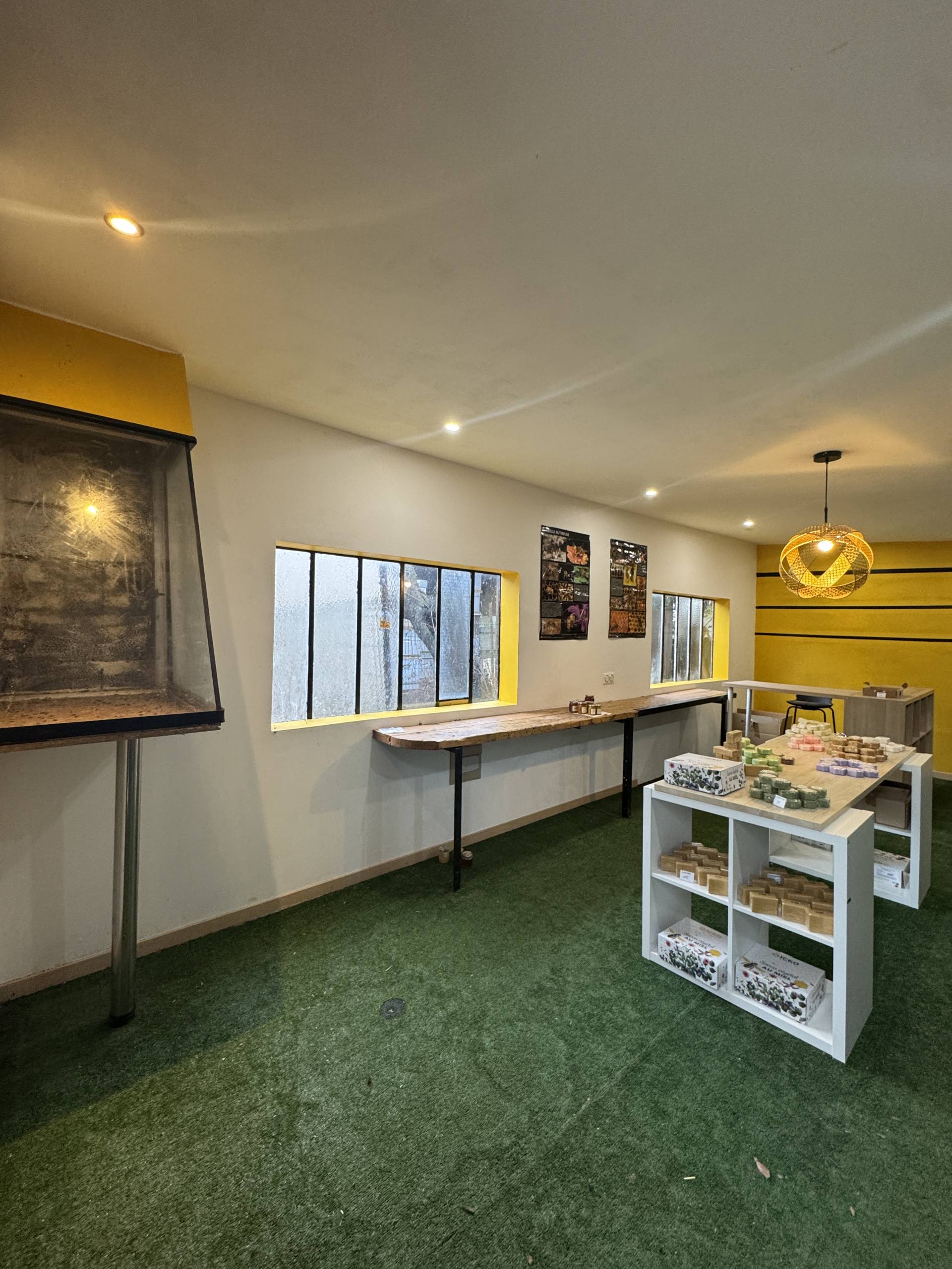Maison avec appartement indépendant, situé à Limoux.